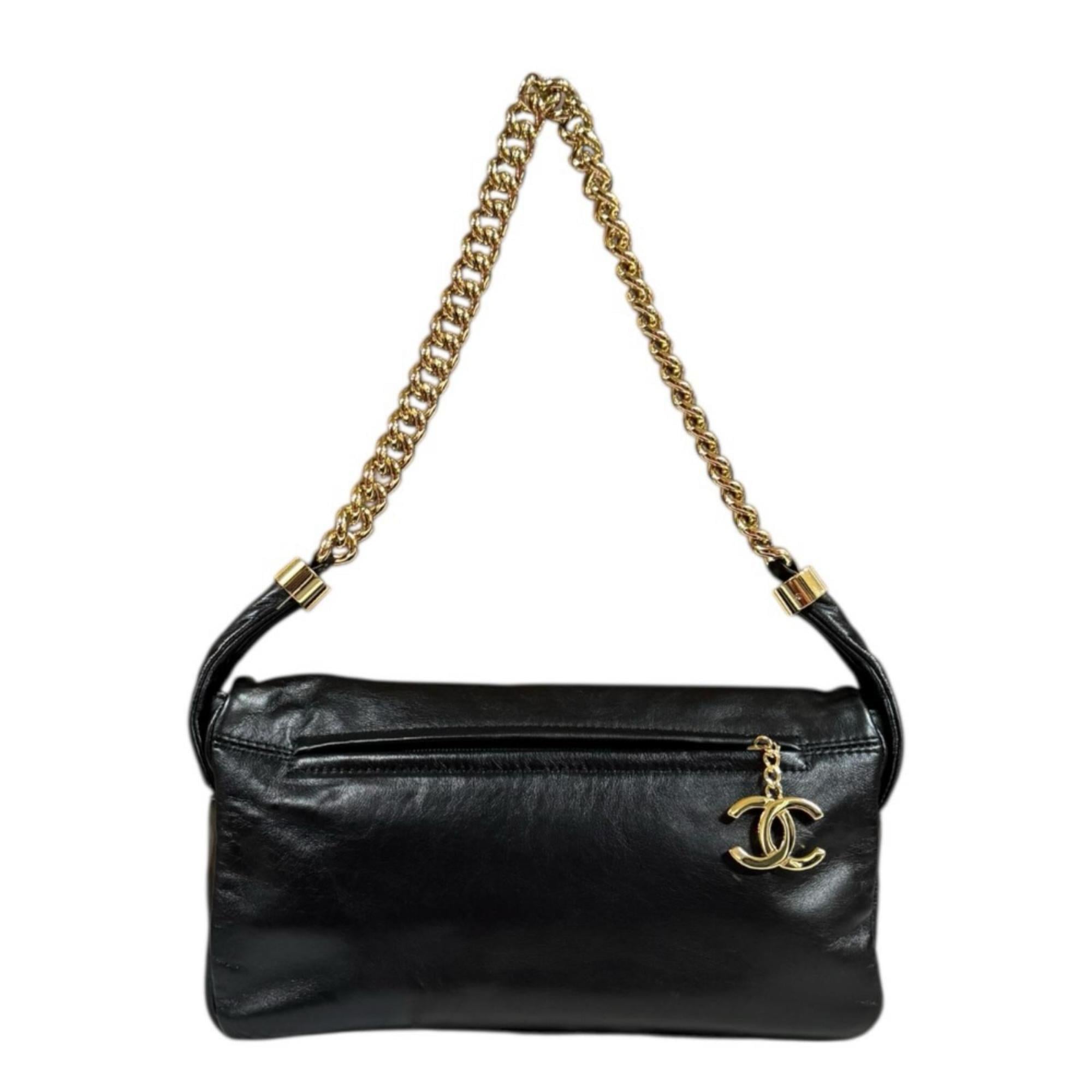 Chanel Black Leather Shoulder Bag (Pre-Owned)