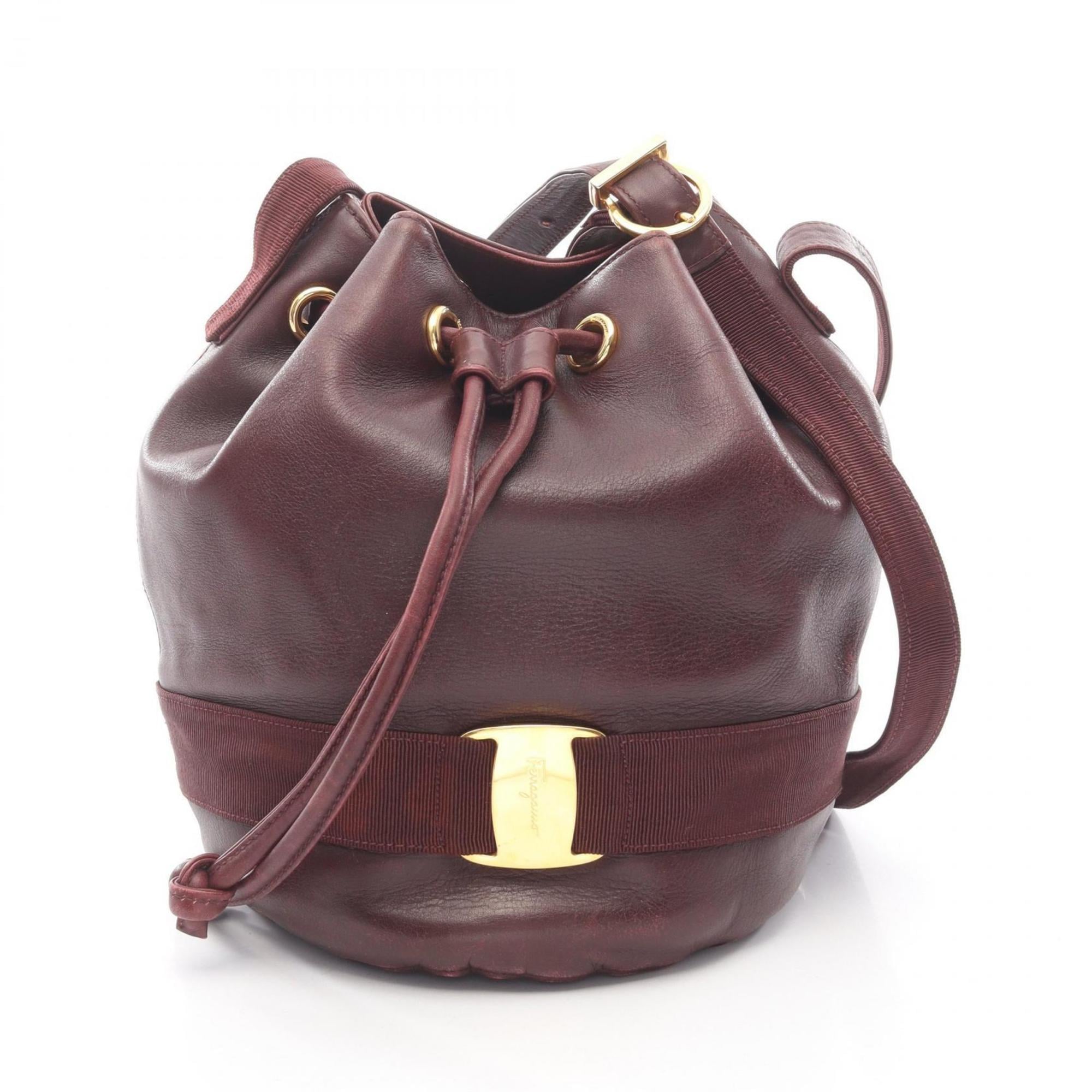 Salvatore Ferragamo Bordeaux Leather Shoulder Bag (Pre-Owned)