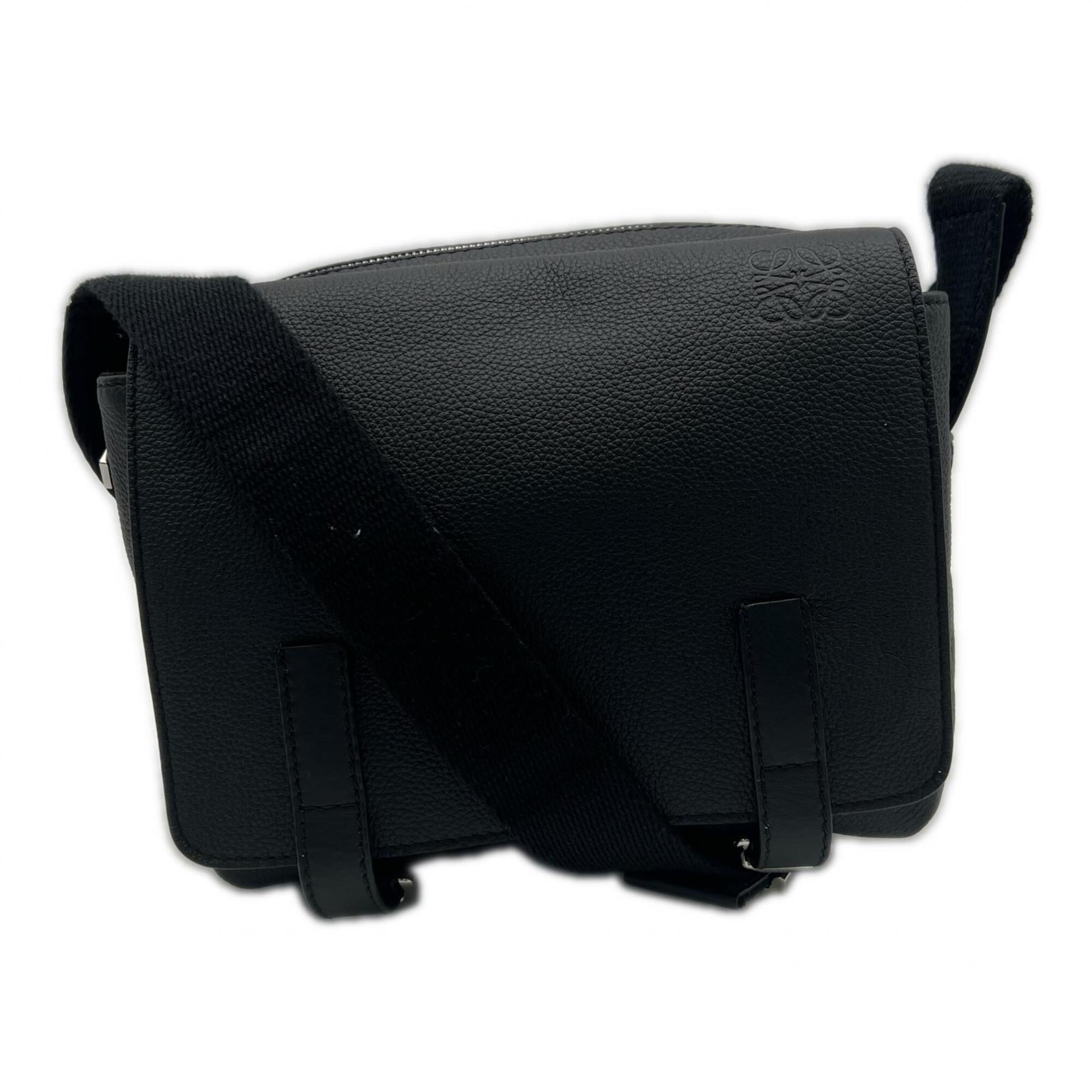 Loewe Black Leather Messenger Bag Shoulder Bag (Pre-Owned)