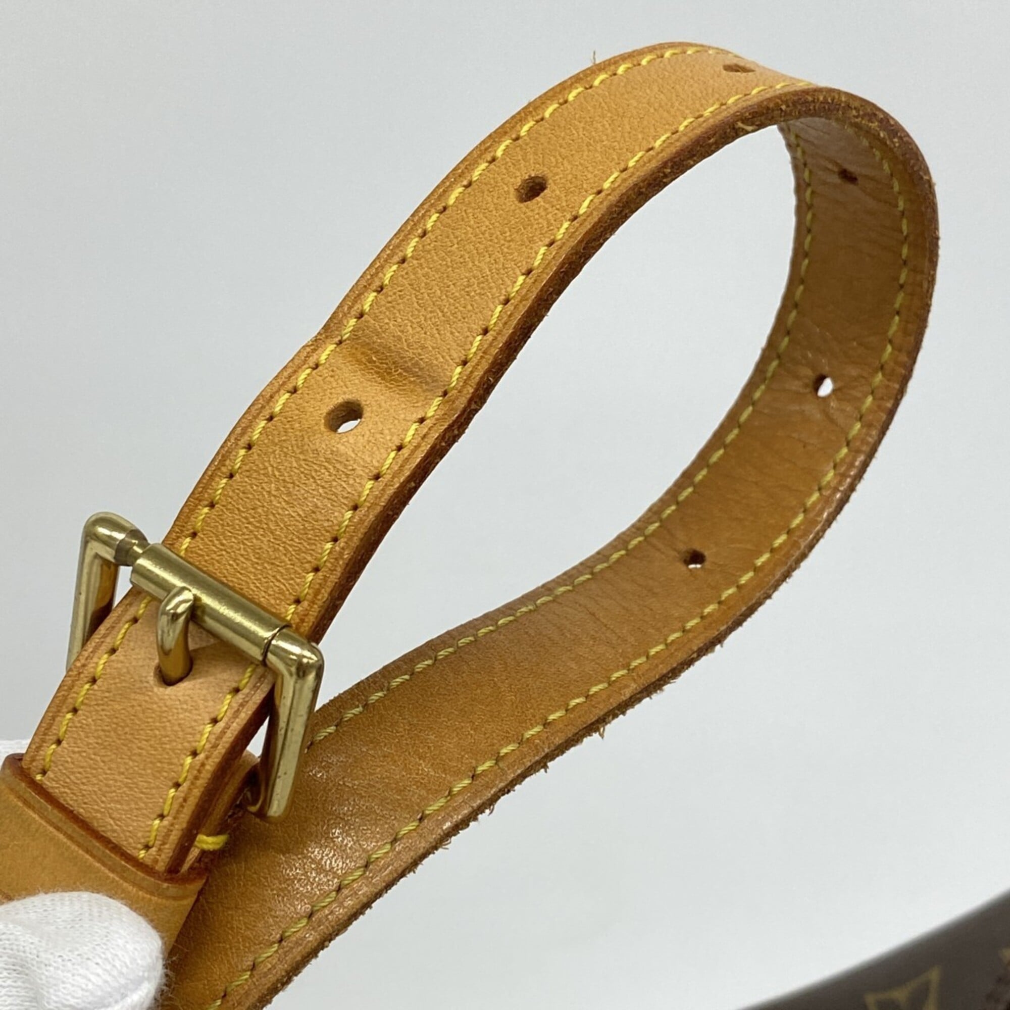 Louis Vuitton Brown Shoulder Bag (Pre-Owned)