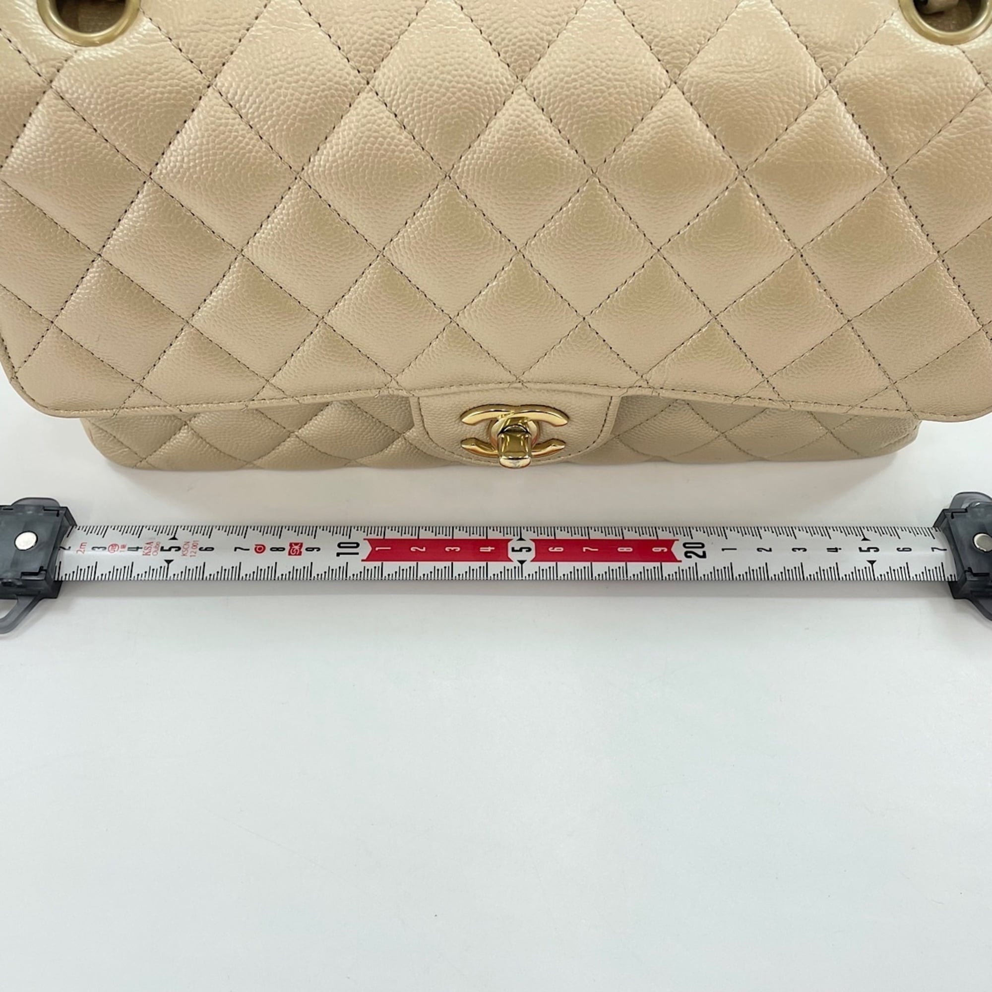 Chanel Matelasse Beige Shoulder Bag (Pre-Owned)