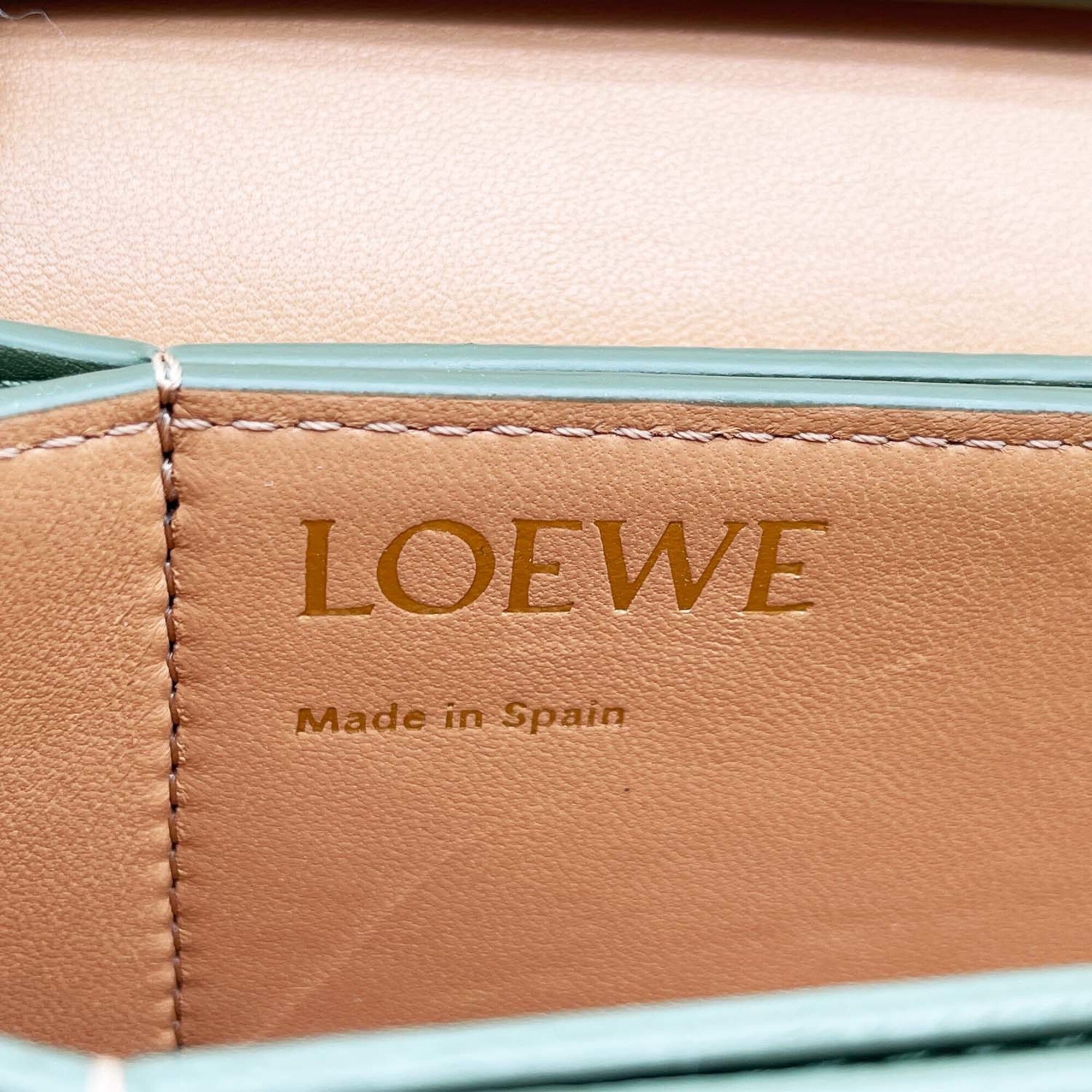 Loewe Gold Green Leather Shoulder Bag (Pre-Owned)