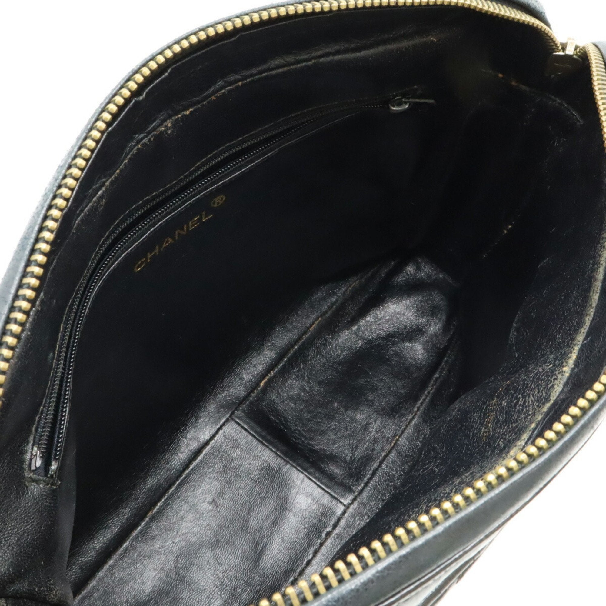 Chanel Black Patent Leather Shoulder Bag (Pre-Owned)