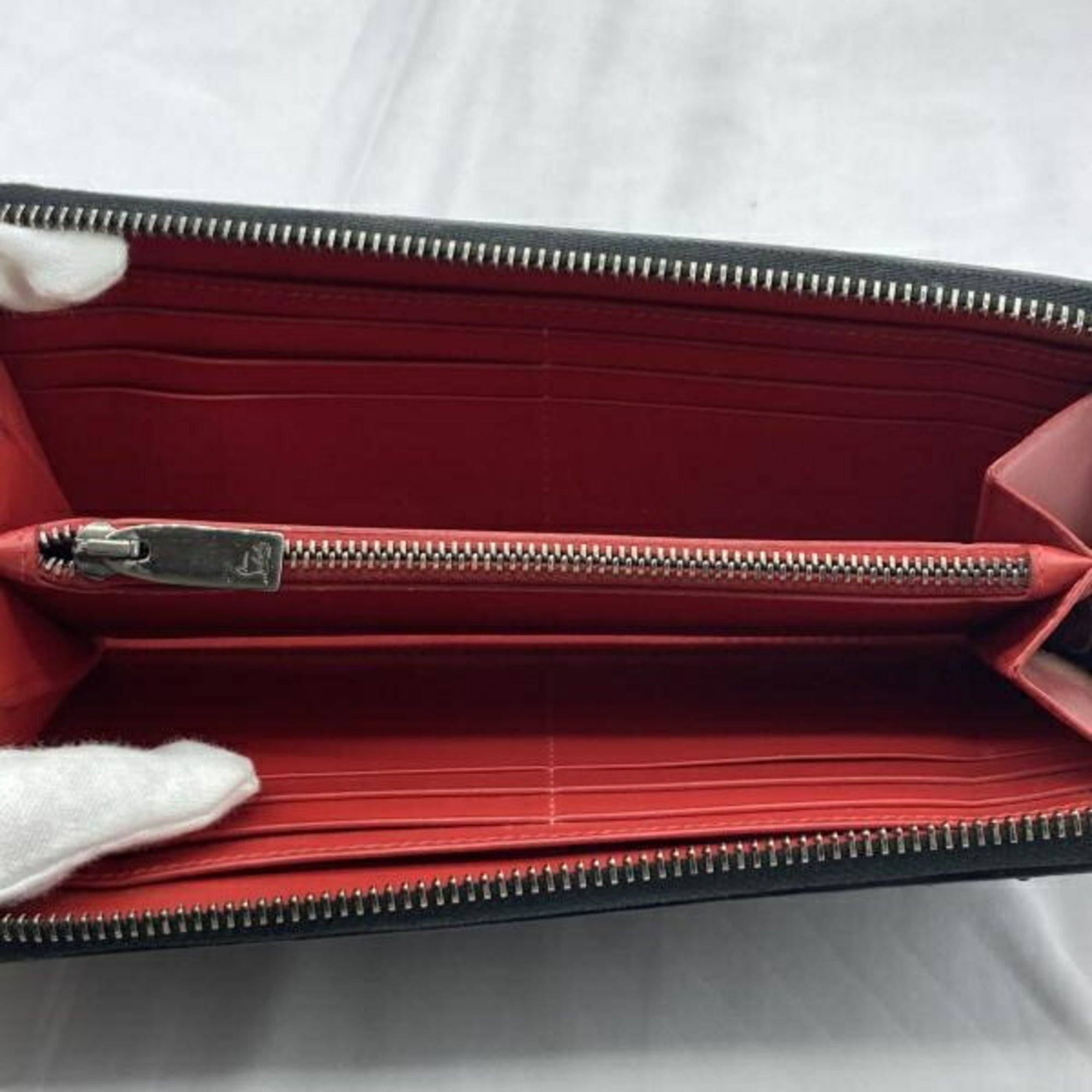 Christian Louboutin Black Long Wallet (Bi-Fold) (Pre-Owned)