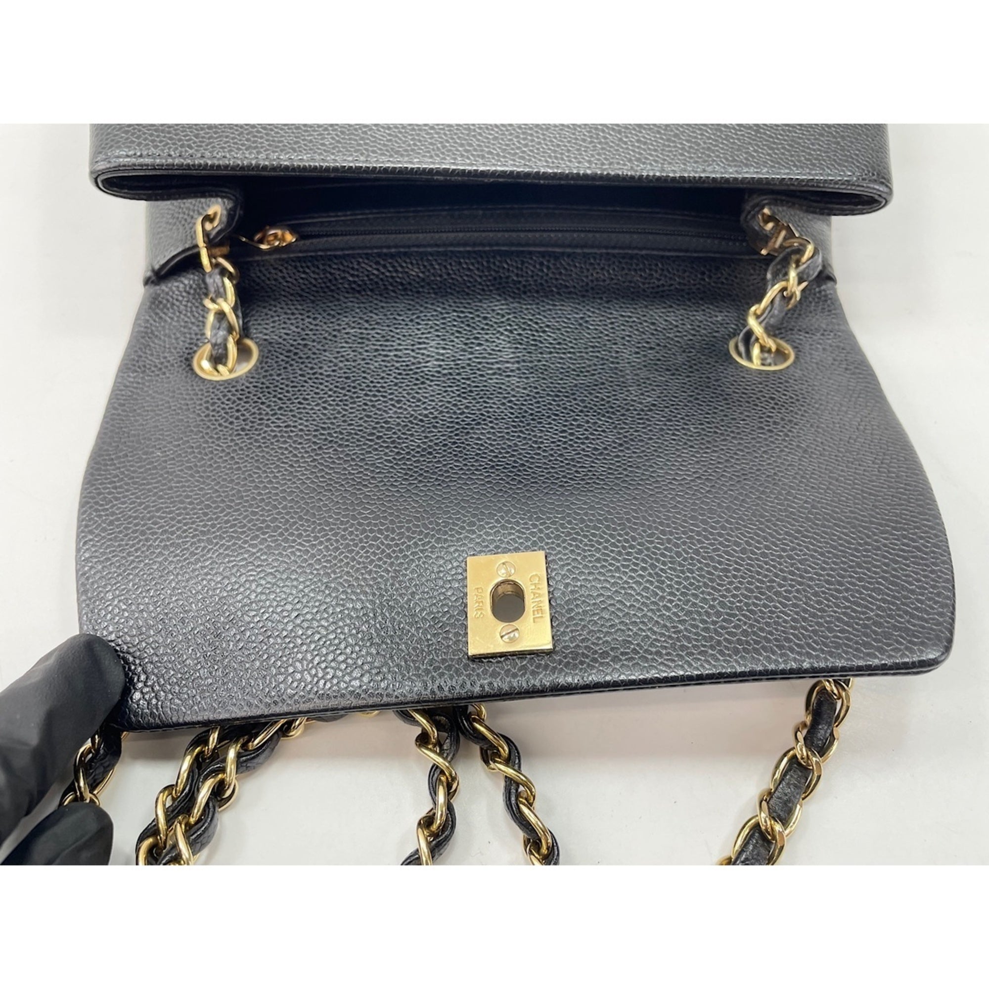 Chanel Black Shoulder Bag (Pre-Owned)