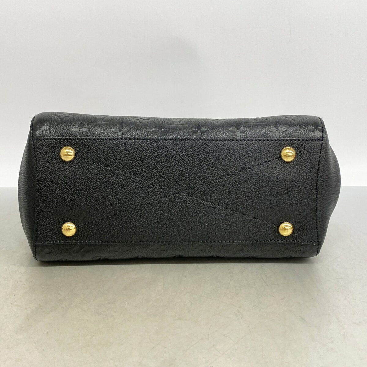 Louis Vuitton Noir Handbag (Pre-Owned)