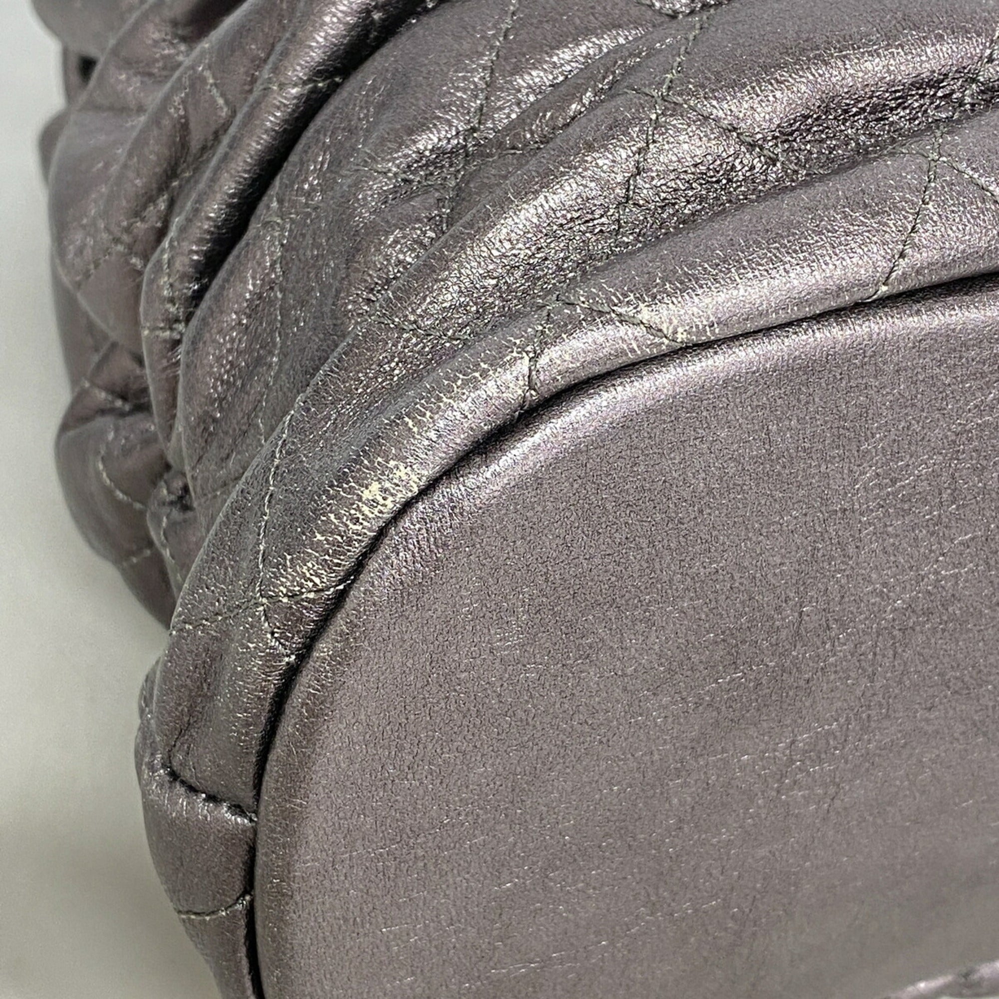 Chanel Metallic Gray Leather Handbag (Pre-Owned)