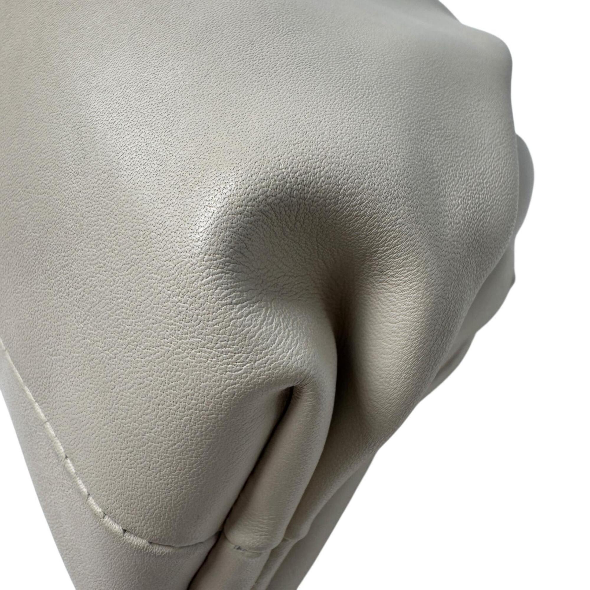 Bottega Veneta Ivory Leather Pouch Shoulder Bag (Pre-Owned)
