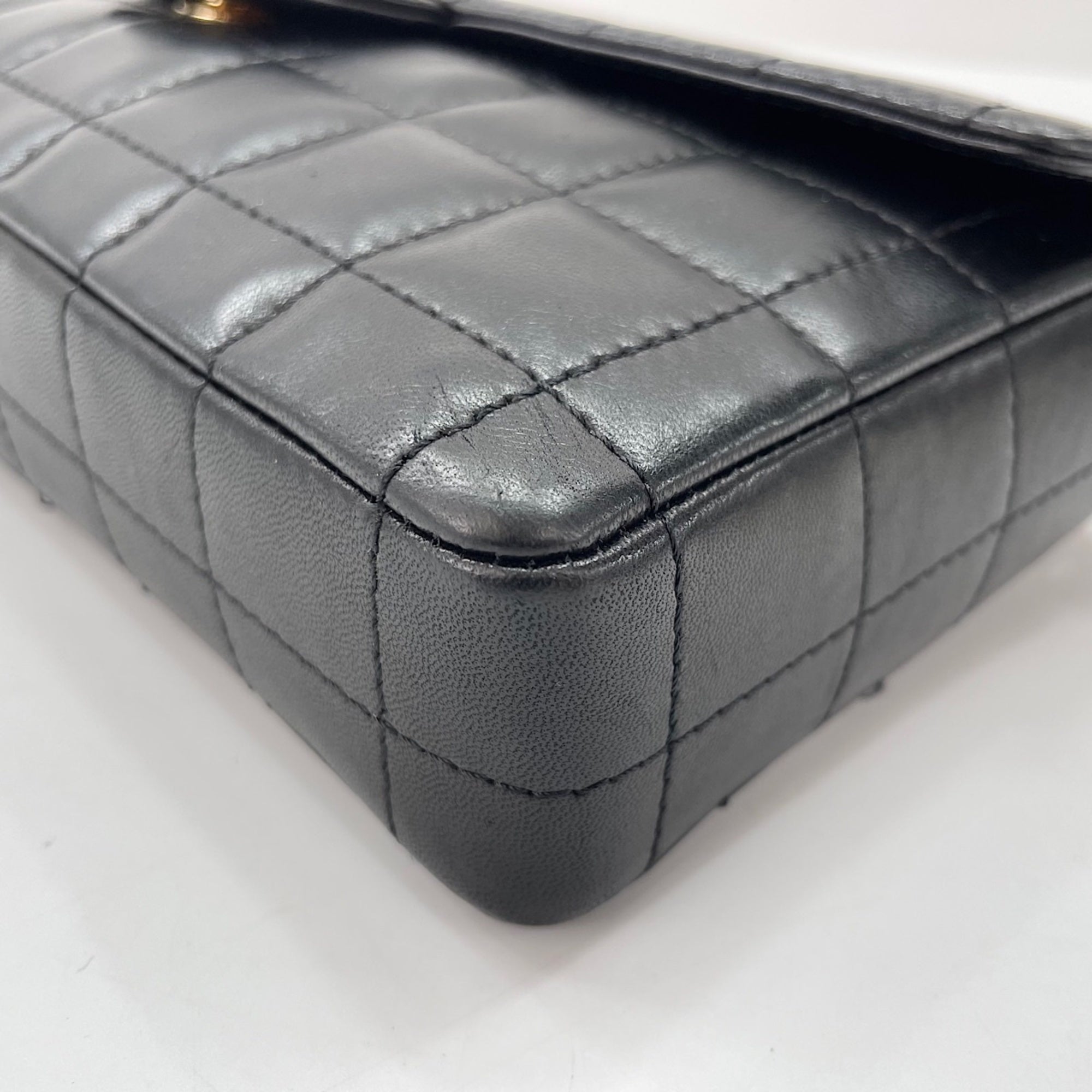 Chanel Black Shoulder Bag (Pre-Owned)