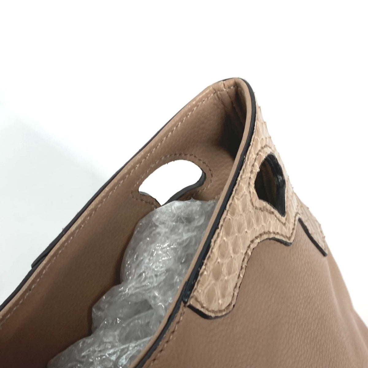 Cartier Beige Leather Shoulder Bag (Pre-Owned)