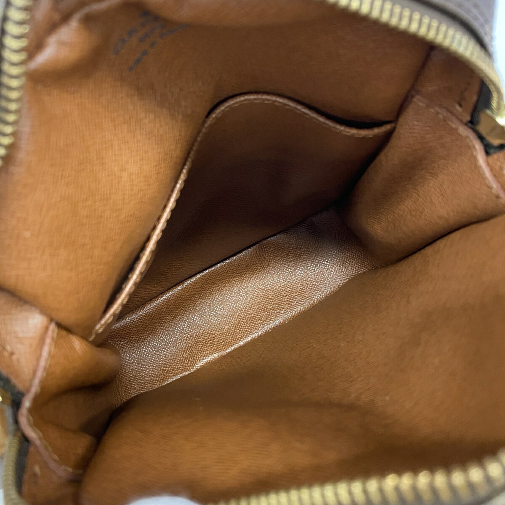 Louis Vuitton Brown Shoulder Bag (Pre-Owned)