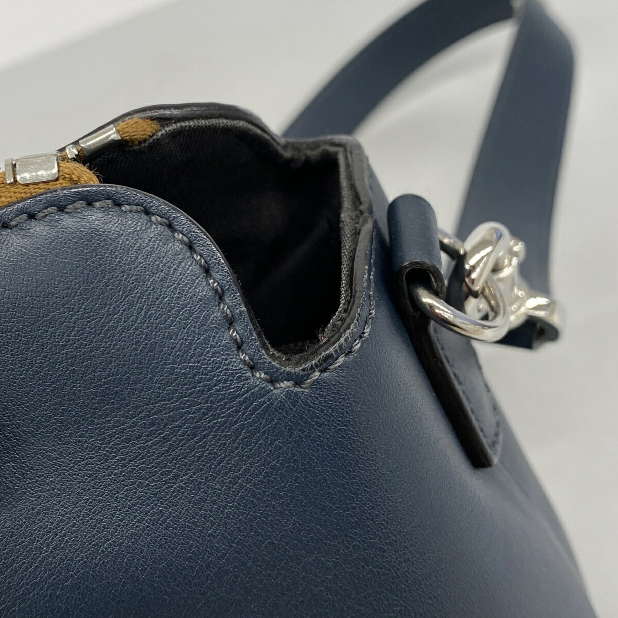 Fendi Brown Navy Leather Handbag (Pre-Owned)