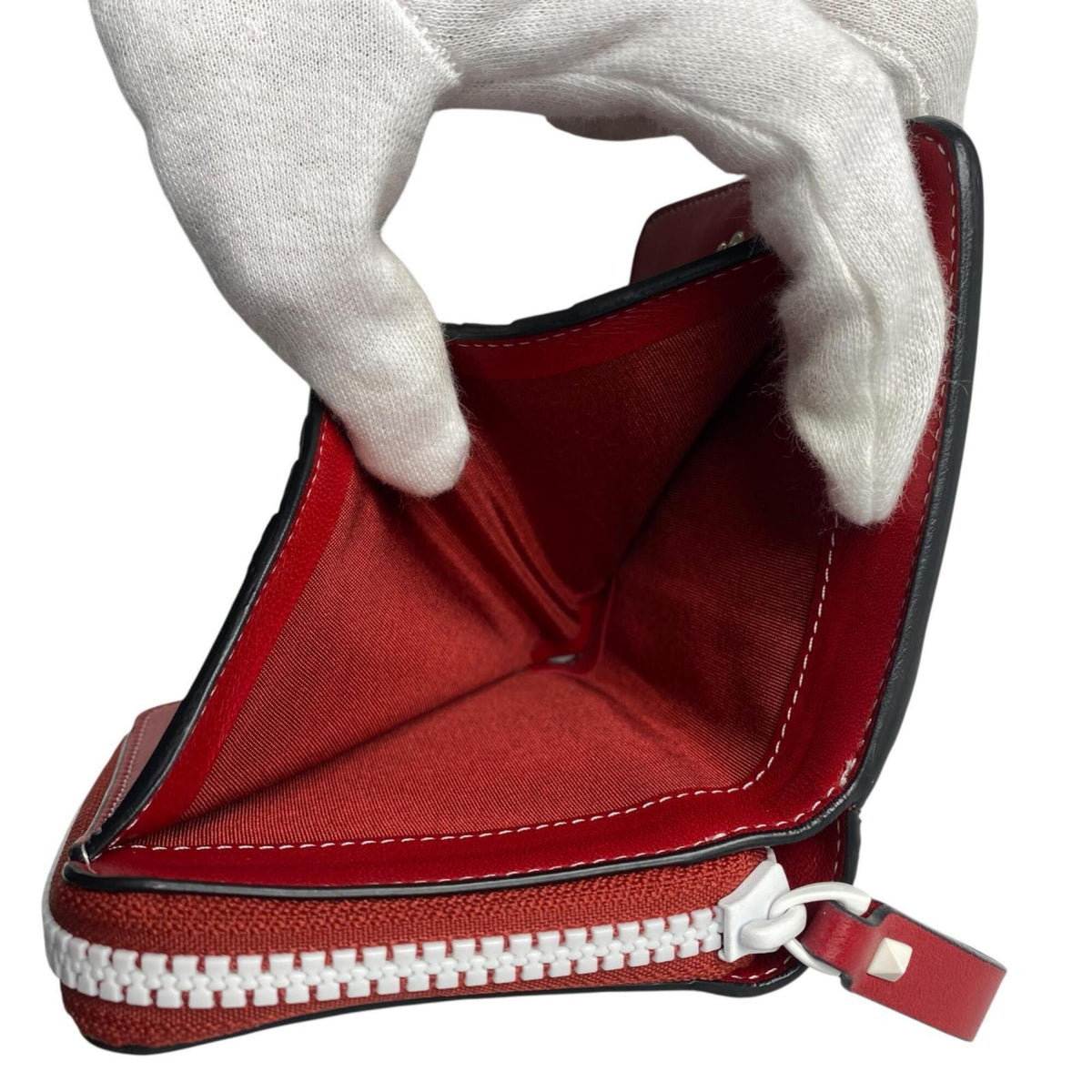 Valentino Garavani Red Color White Leather Wallet (Bi-Fold) (Pre-Owned)