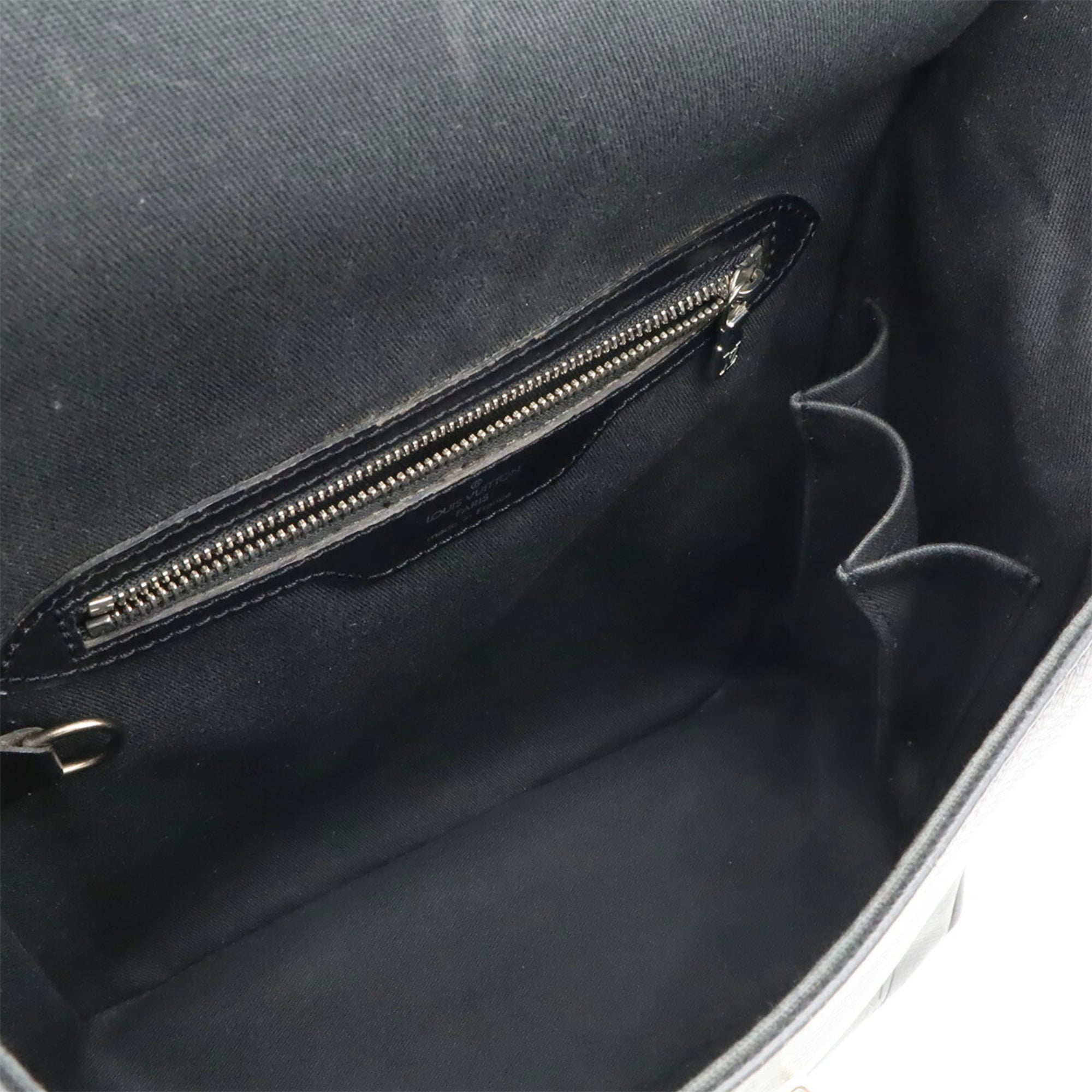 Louis Vuitton Ardoise Black Taiga Leather Shoulder Bag (Pre-Owned)