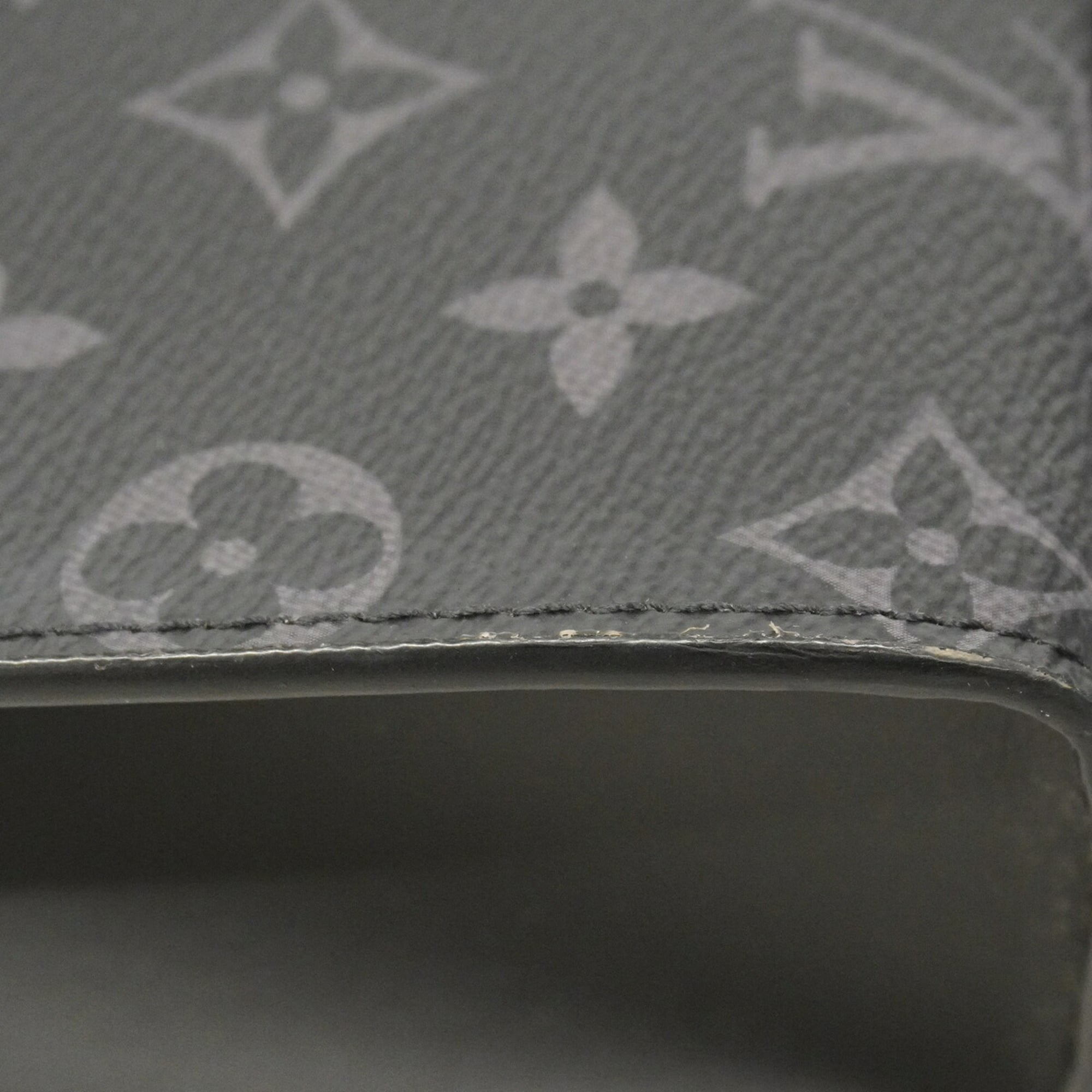 Louis Vuitton Black Handbag (Pre-Owned)