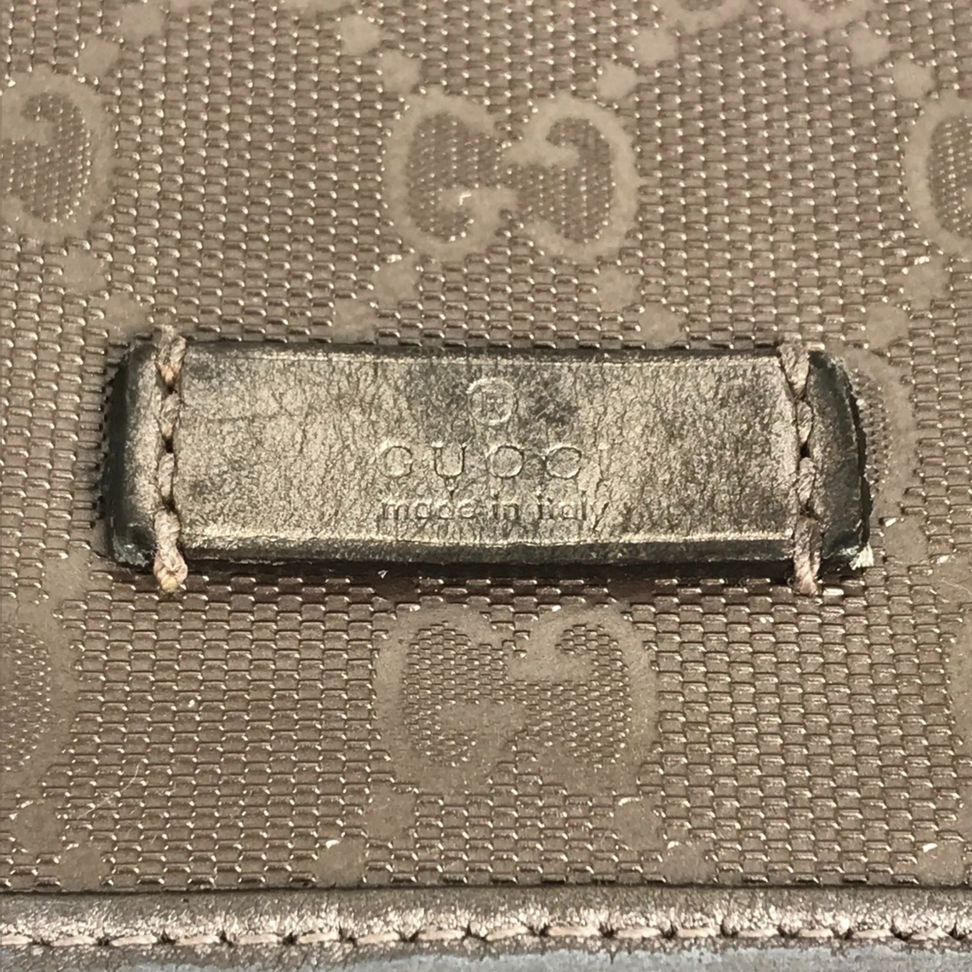 Gucci Metallic Gg Imprimé Leather Messenger Bag Shoulder Bag (Pre-Owned)