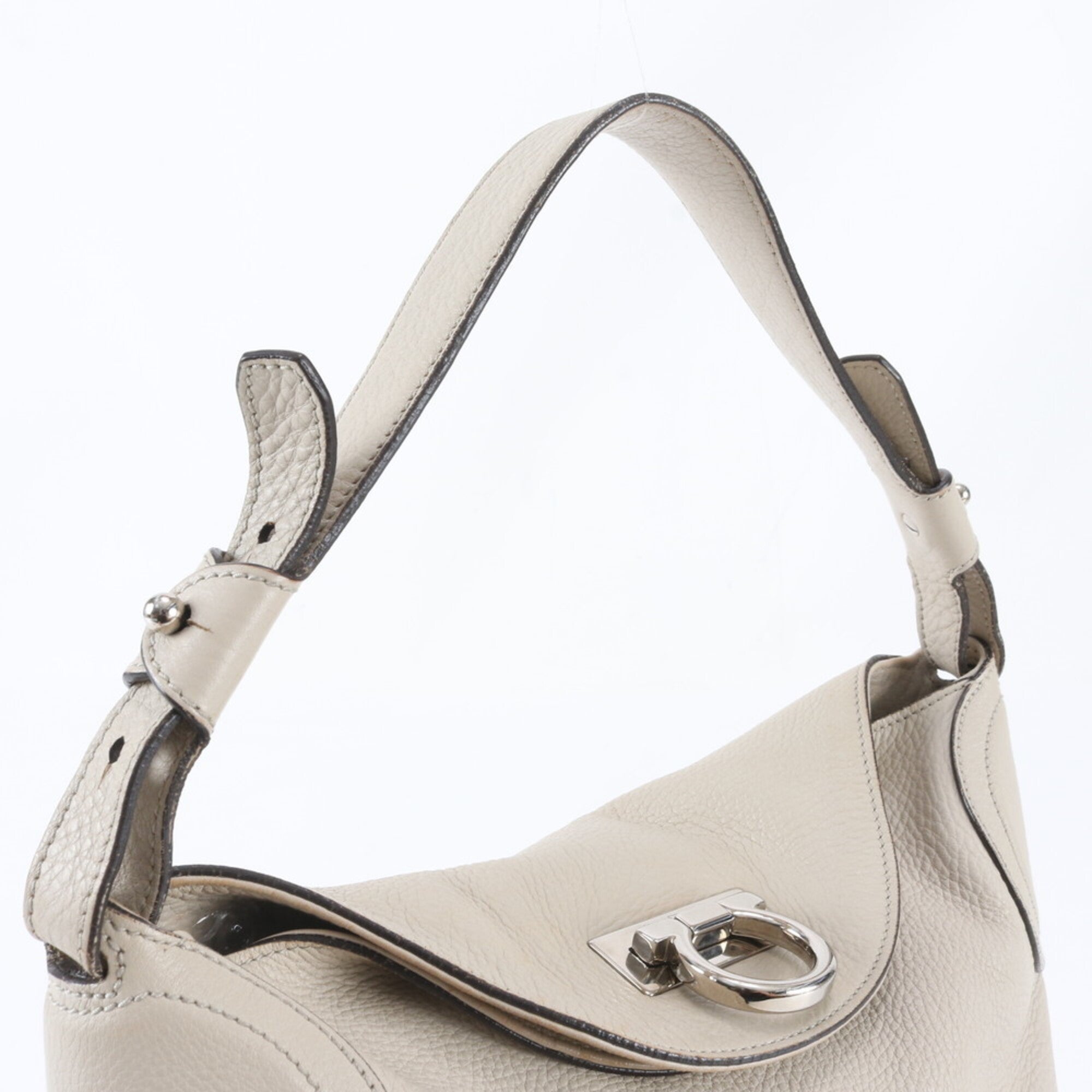 Salvatore Ferragamo Ivory Leather Handbag Shoulder Bag (Pre-Owned)