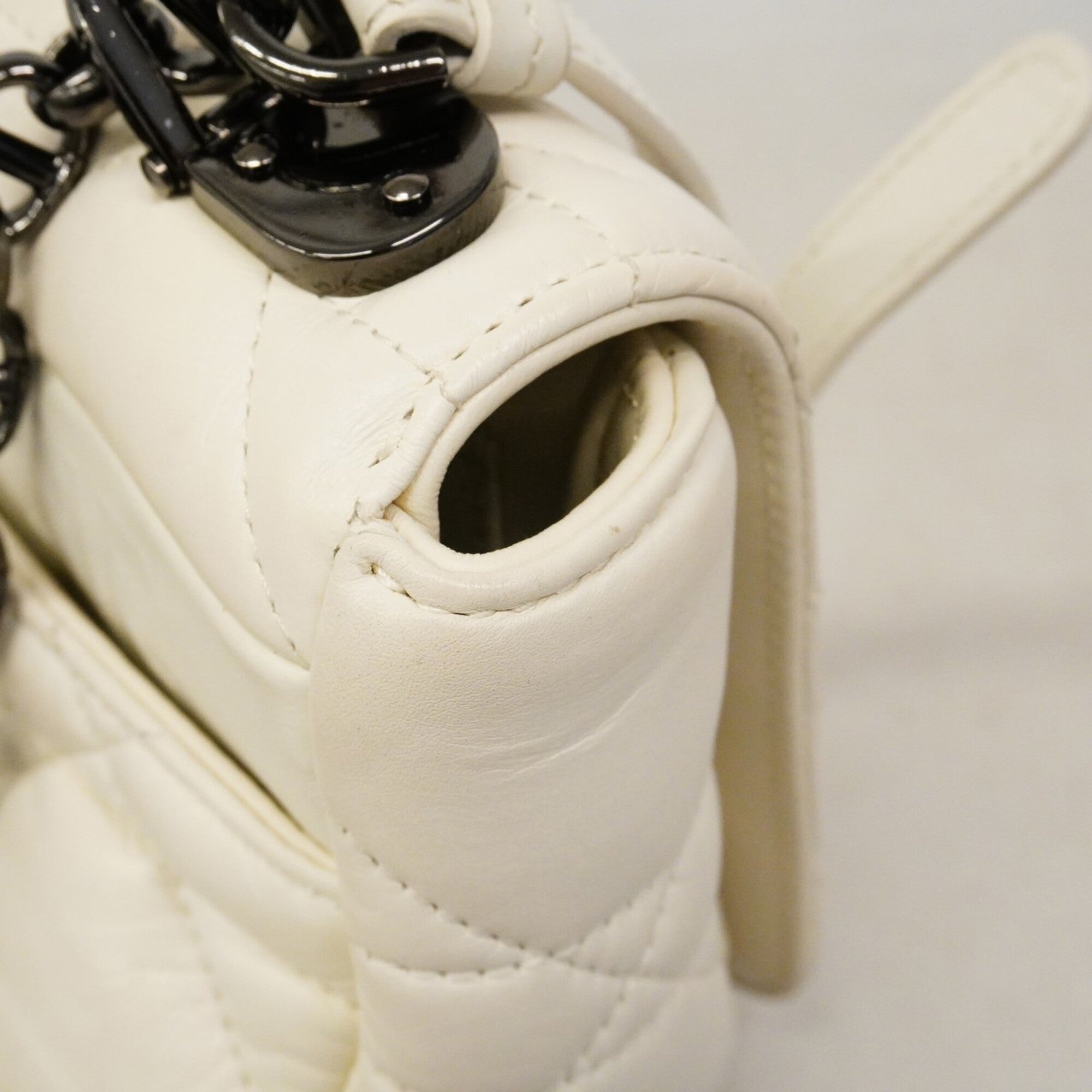 Christian Dior White Leather Shoulder Bag (Pre-Owned)