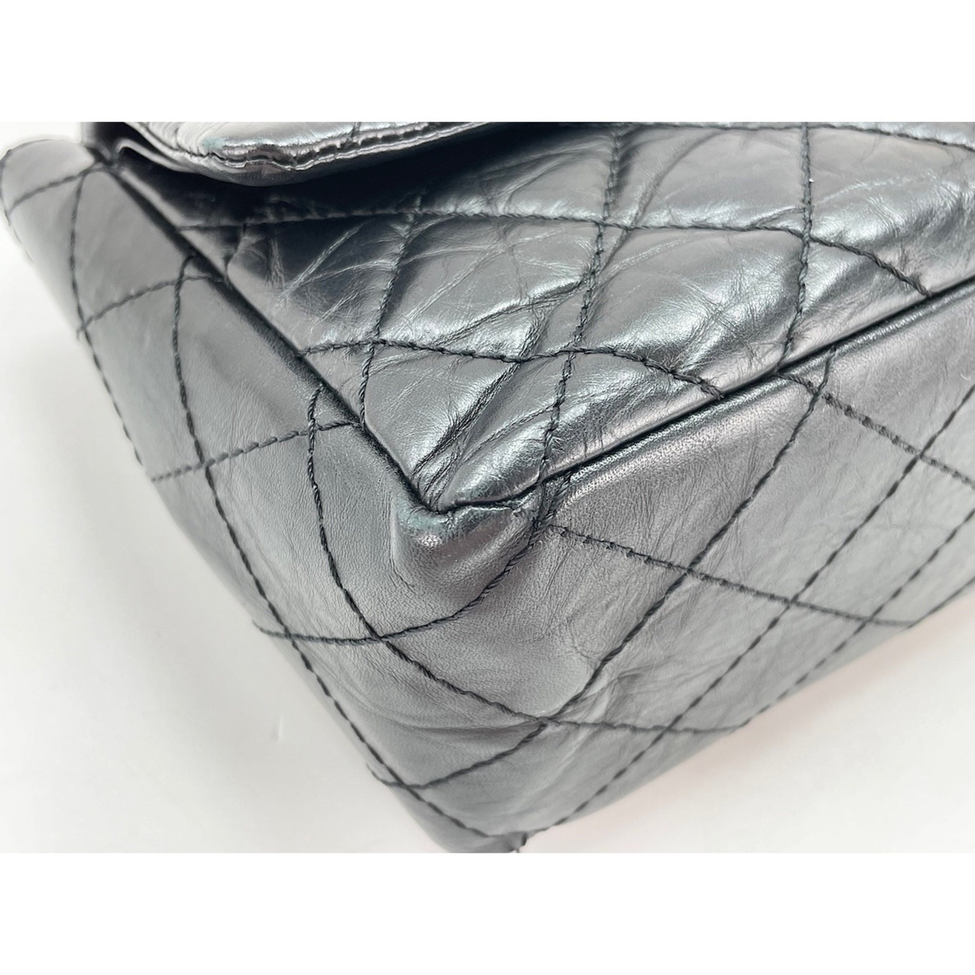Chanel Black Shoulder Bag (Pre-Owned)