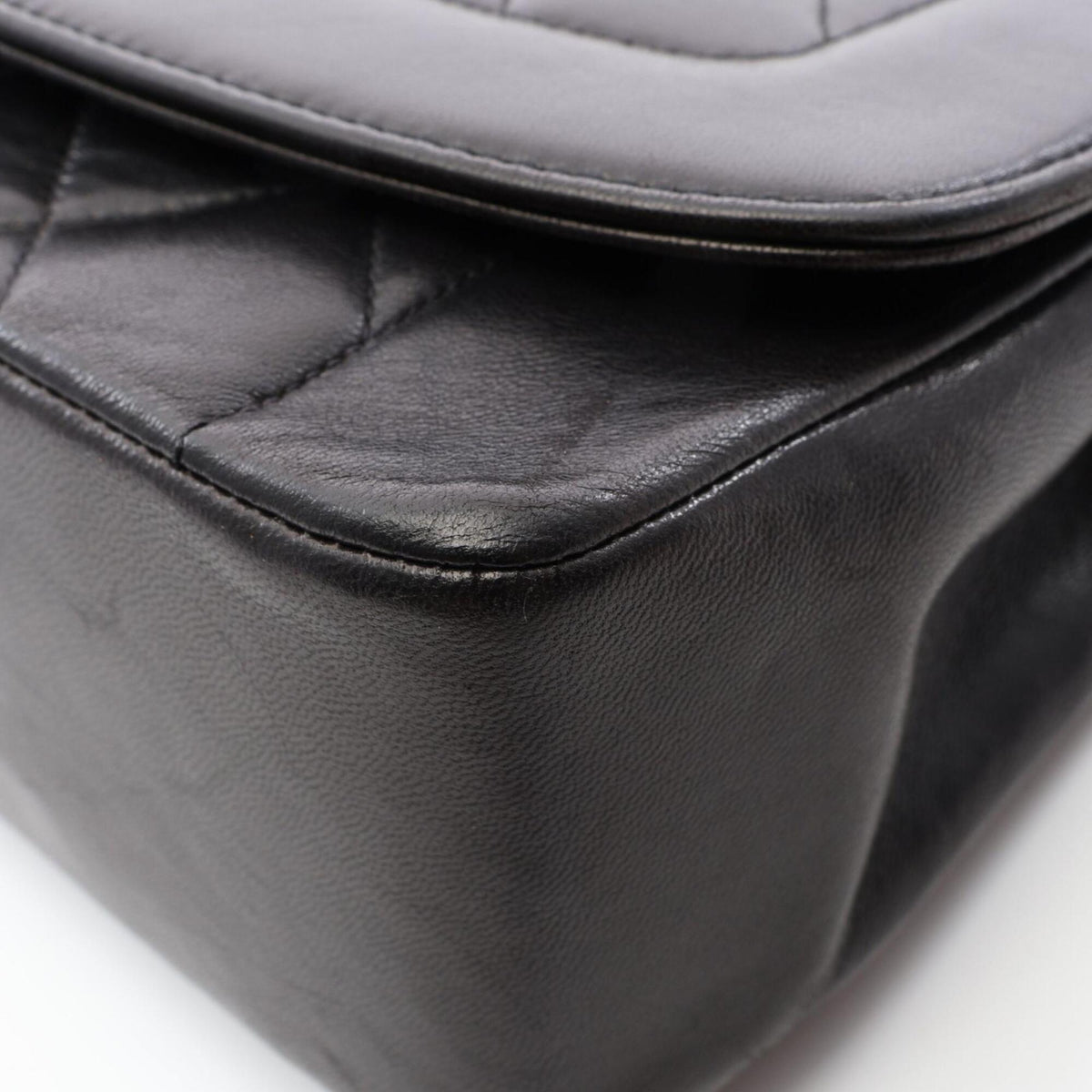 Chanel Black Leather Handbag Shoulder Bag (Pre-Owned)