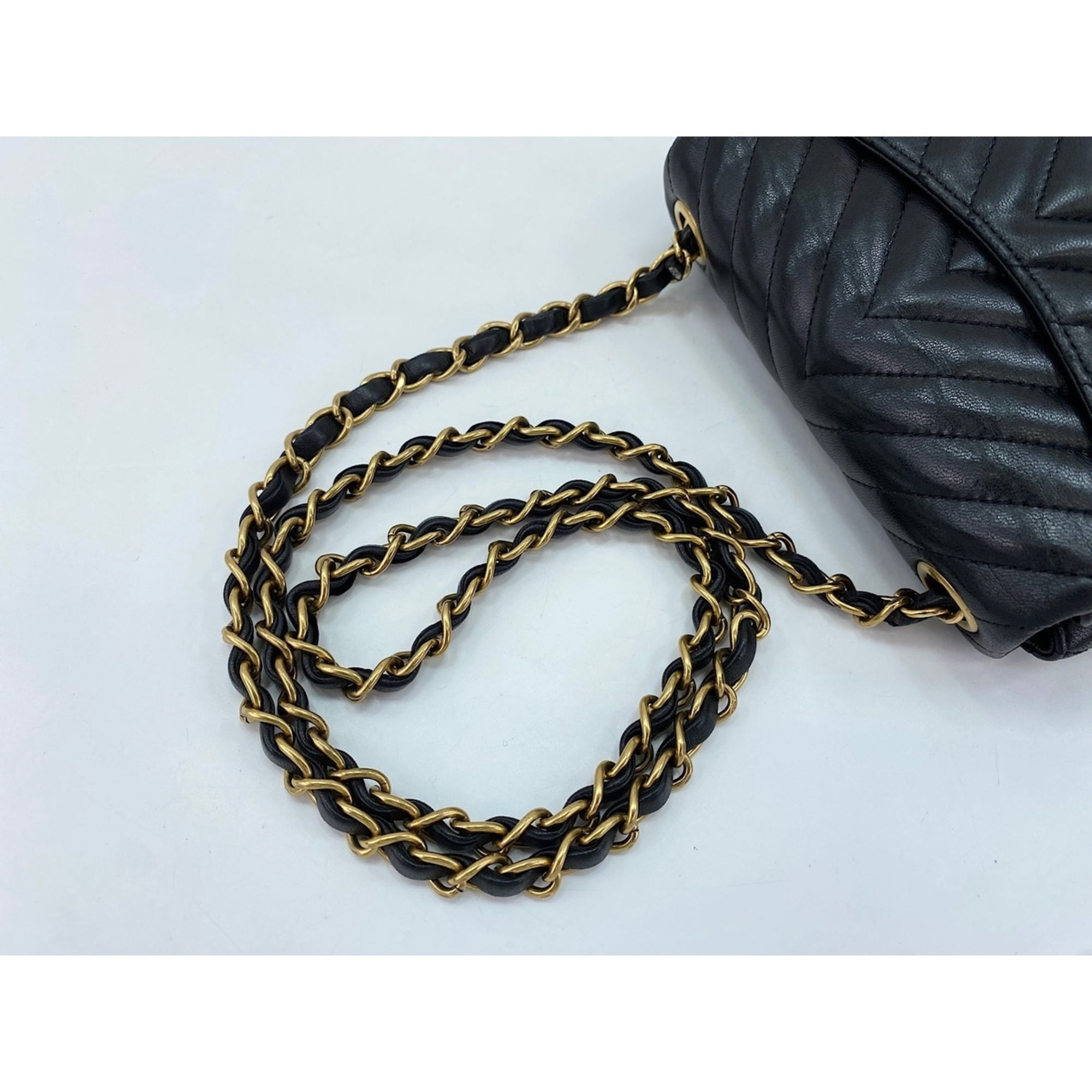 Chanel Black Shoulder Bag (Pre-Owned)