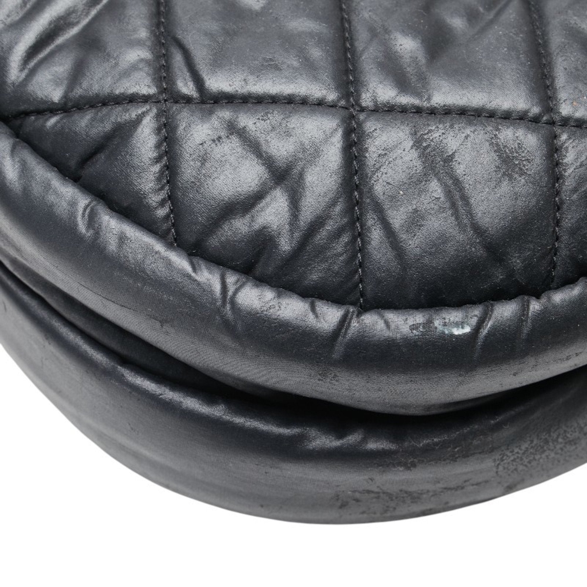 Chanel Black Leather Shoulder Bag (Pre-Owned)