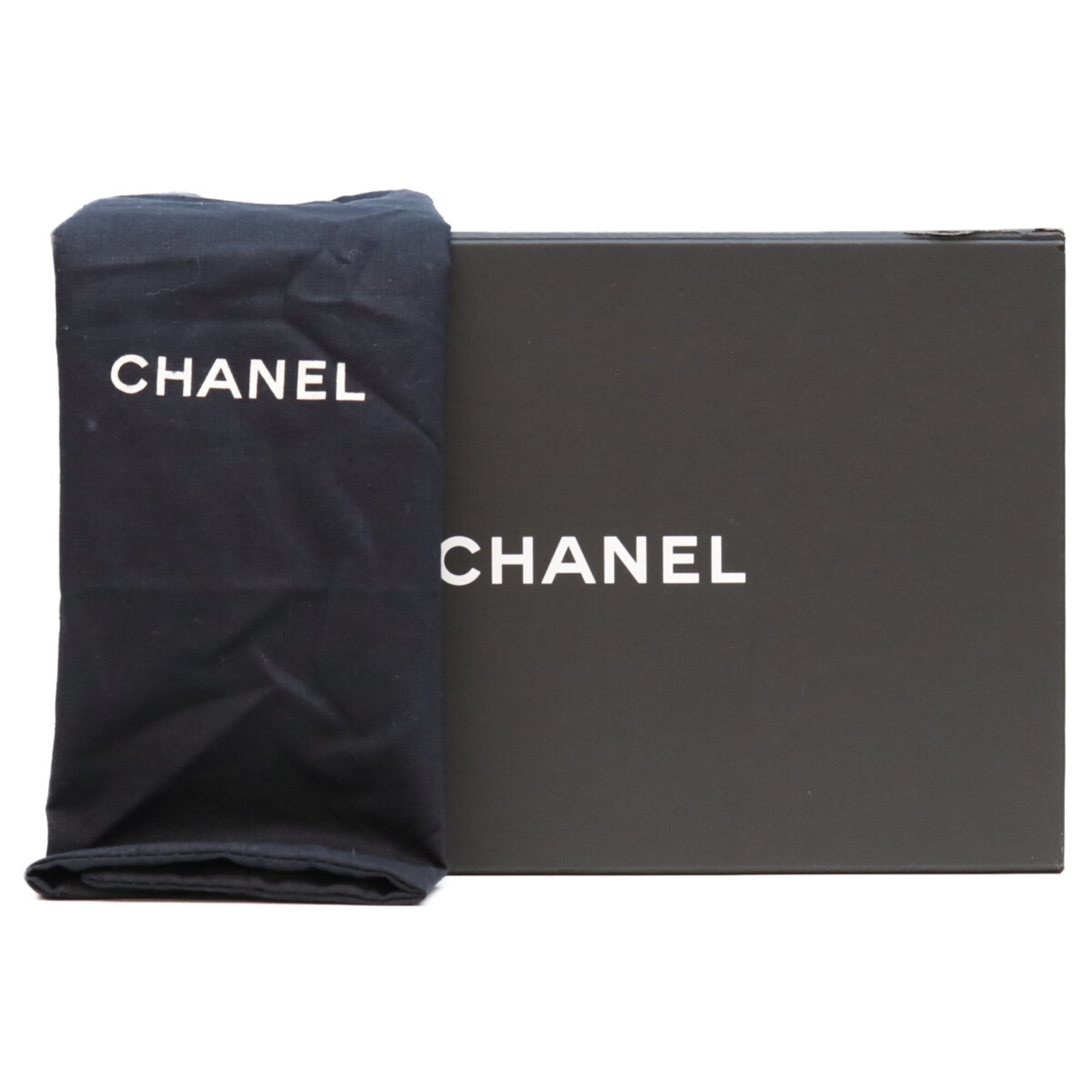 Chanel Black Grained Calfskin Shoulder Bag (Pre-Owned)