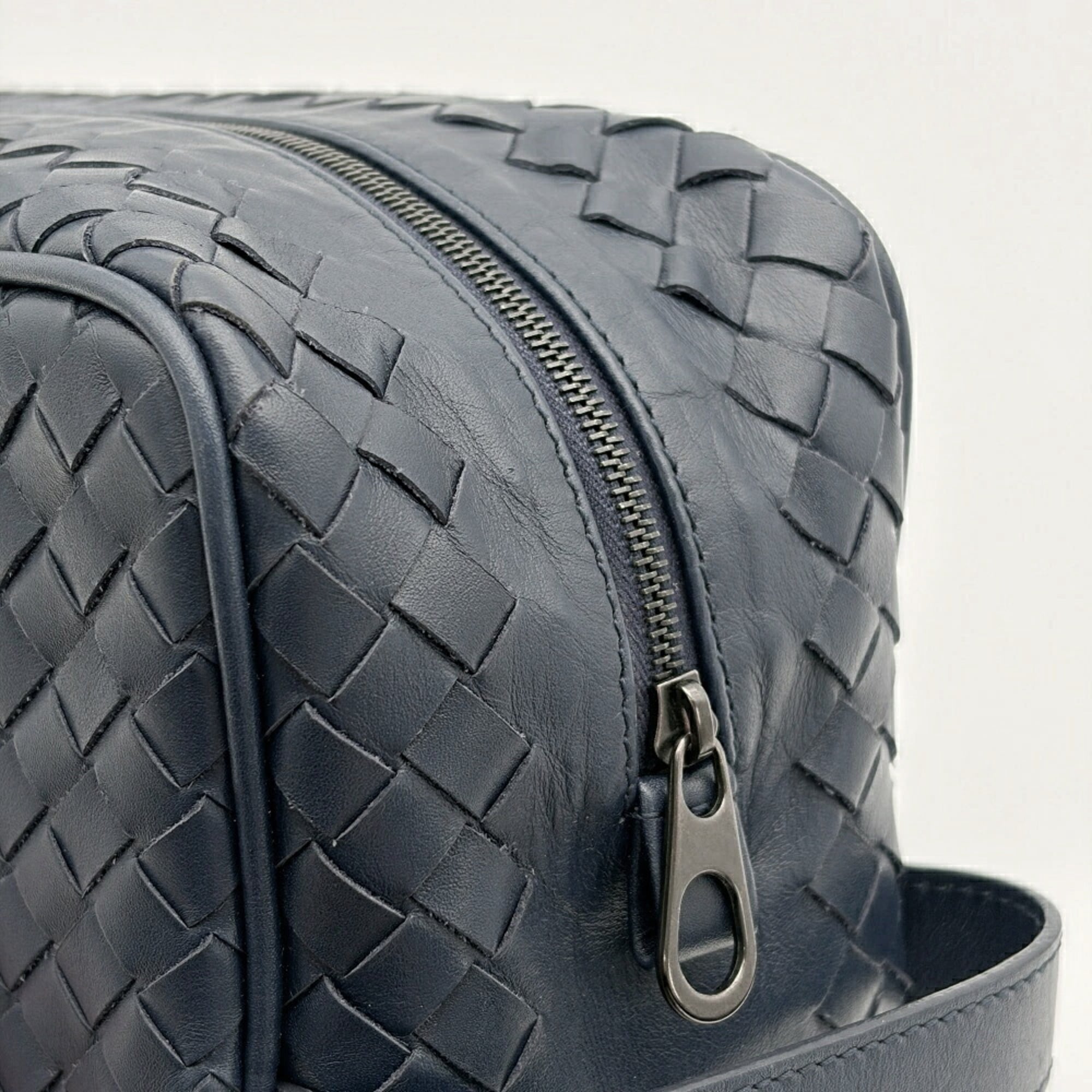 Bottega Veneta Intrecciato Navy Leather Pouch (Pre-Owned)