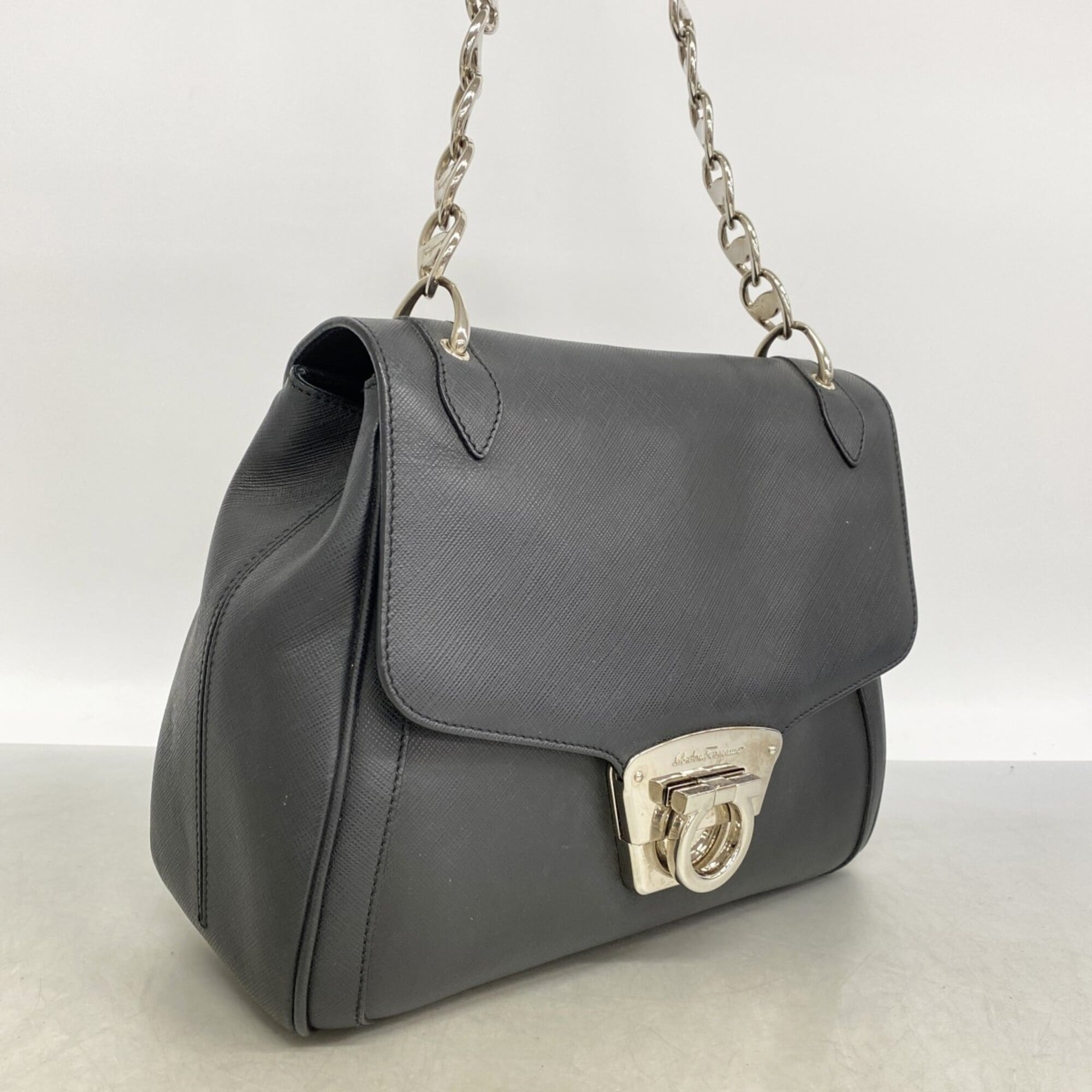 Salvatore Ferragamo Black Leather Shoulder Bag (Pre-Owned)