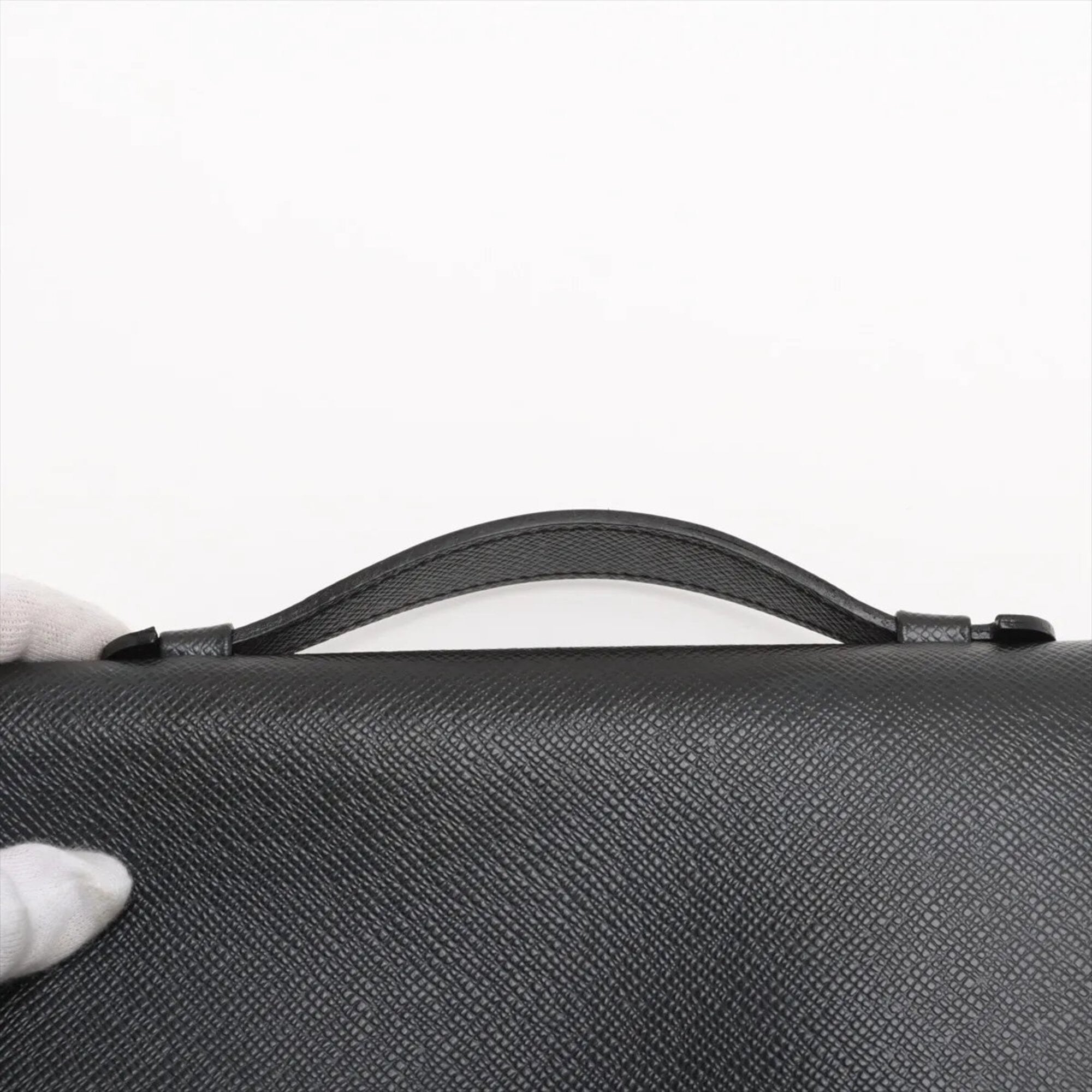 Louis Vuitton Taiga Ardoise Leather Handbag (Pre-Owned)