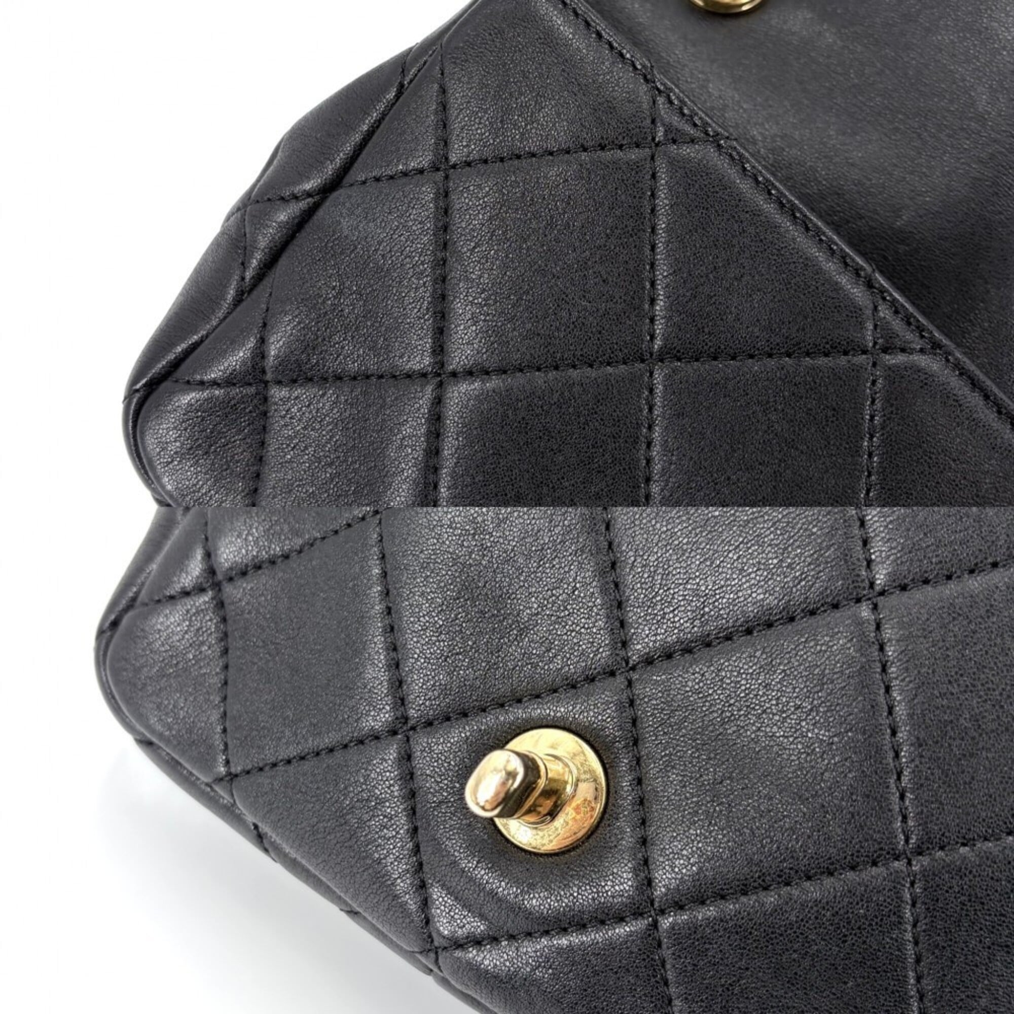 Chanel Black White Leather Shoulder Bag (Pre-Owned)