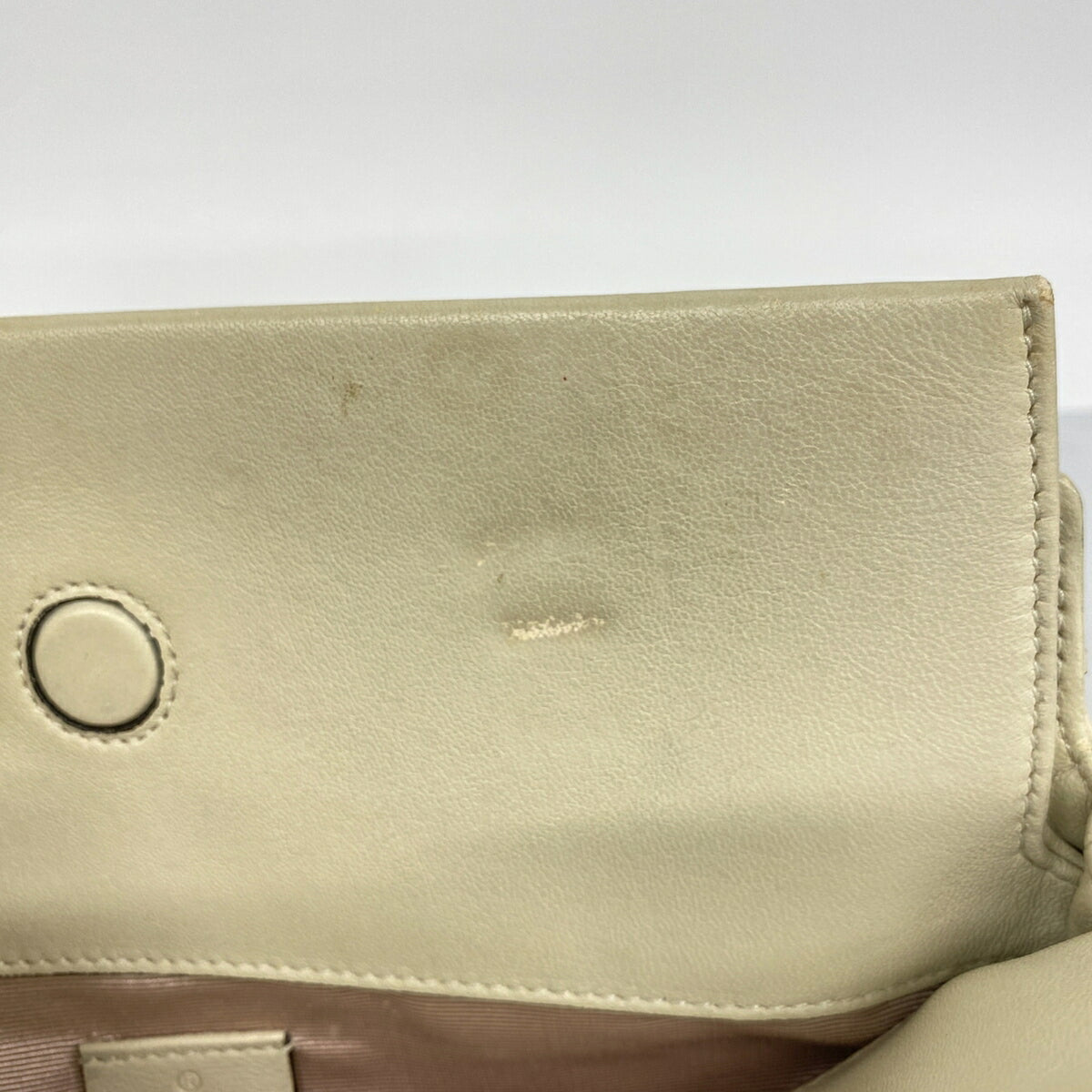 Gucci Ivory Leather Handbag (Pre-Owned)