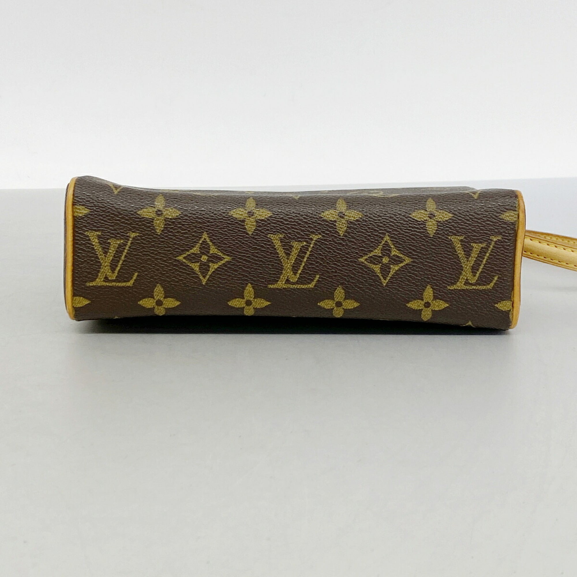 Louis Vuitton Brown Handbag (Pre-Owned)