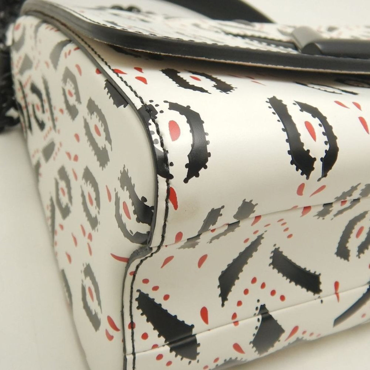 Louis Vuitton Black White Leather Shoulder Bag (Pre-Owned)