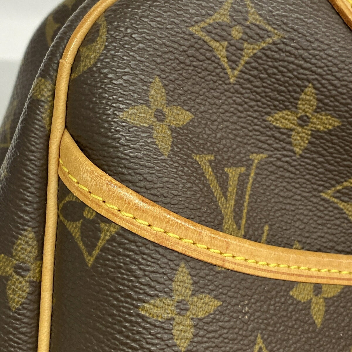 Louis Vuitton Brown Handbag (Pre-Owned)