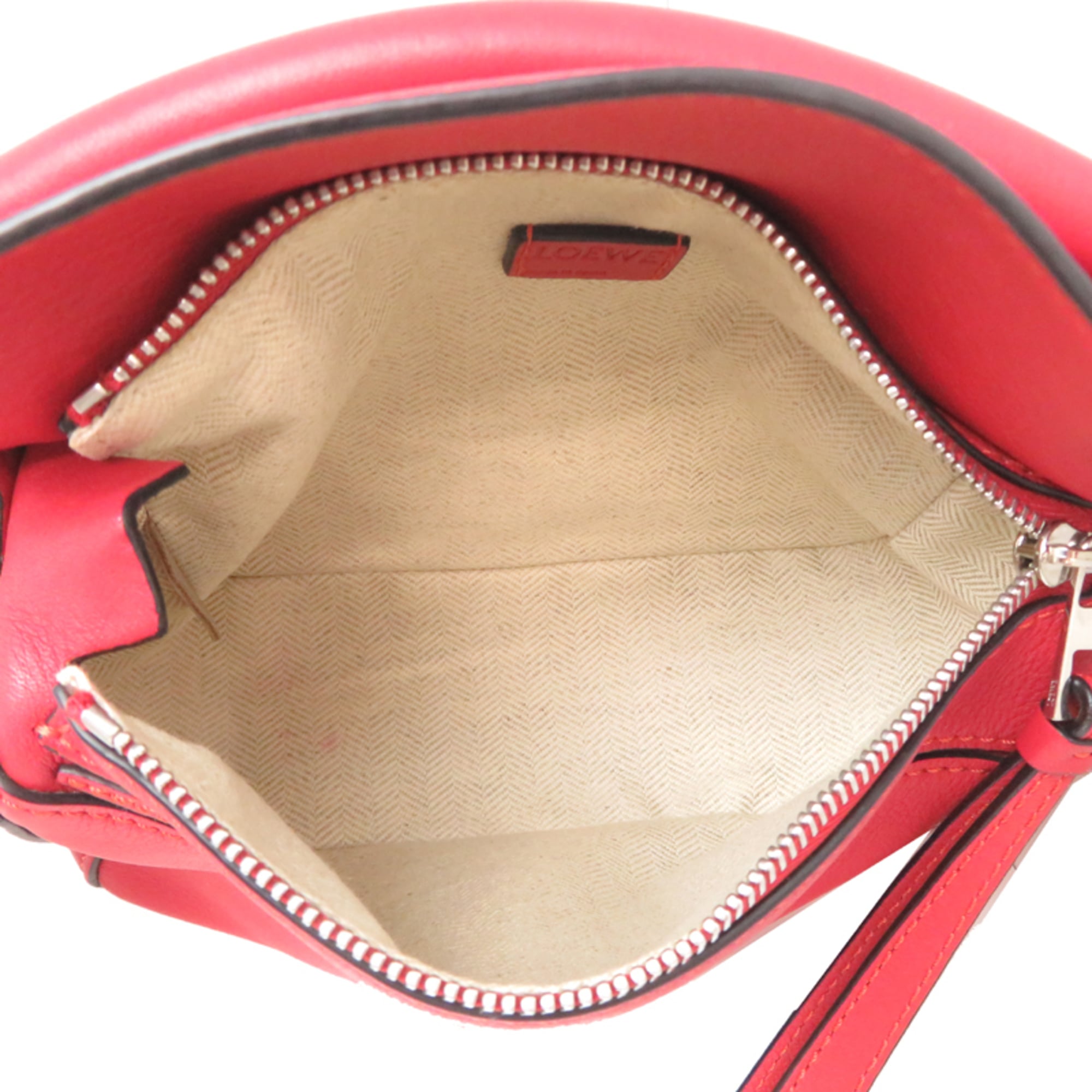 Loewe Red Color Leather Handbag (Pre-Owned)