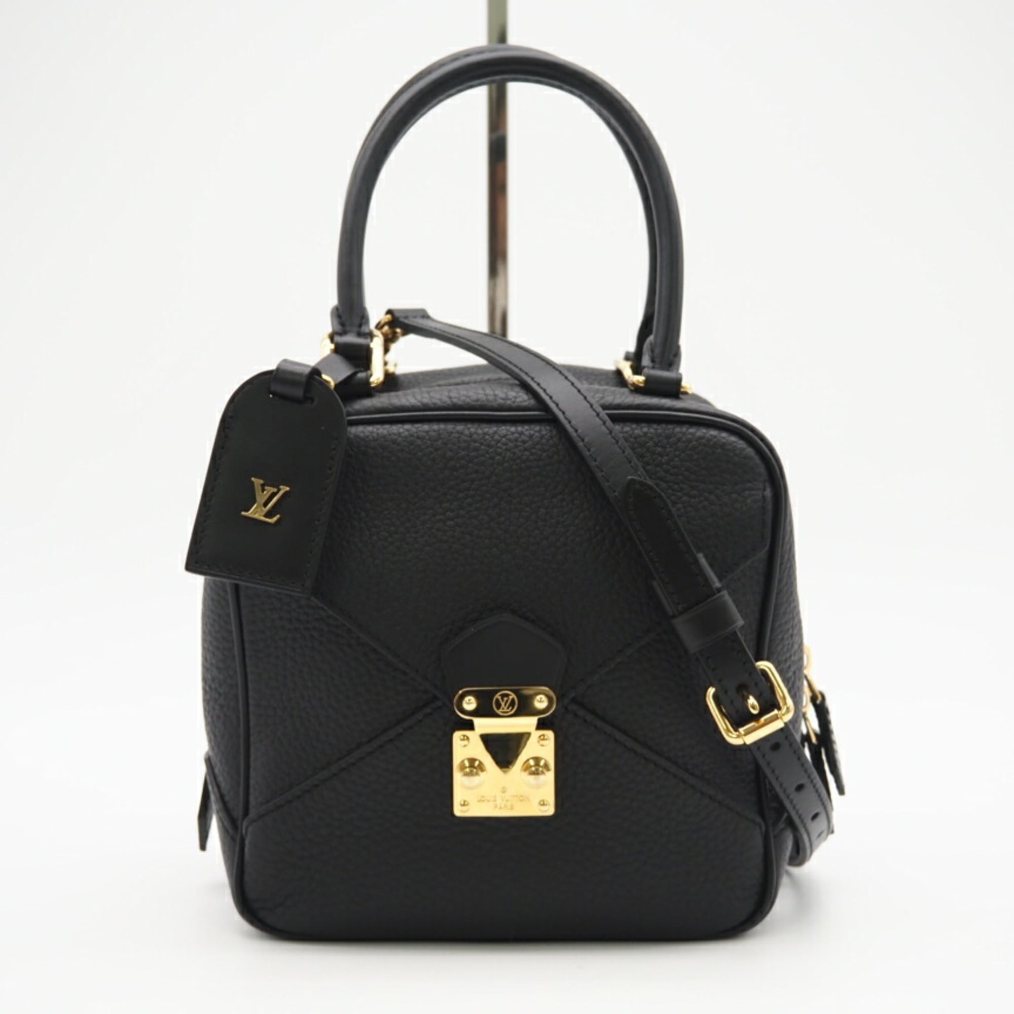 Louis Vuitton Black Leather Handbag (Pre-Owned)