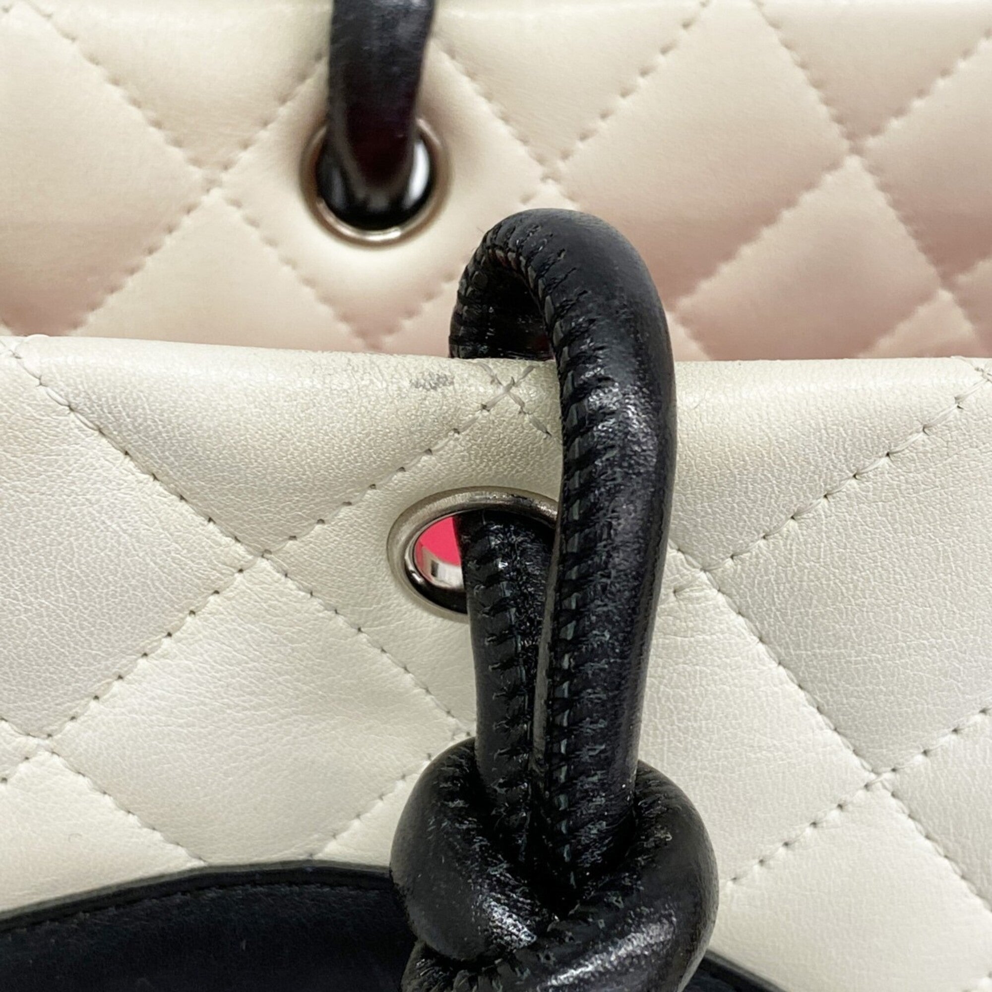 Chanel White Leather Tote Bag (Pre-Owned)
