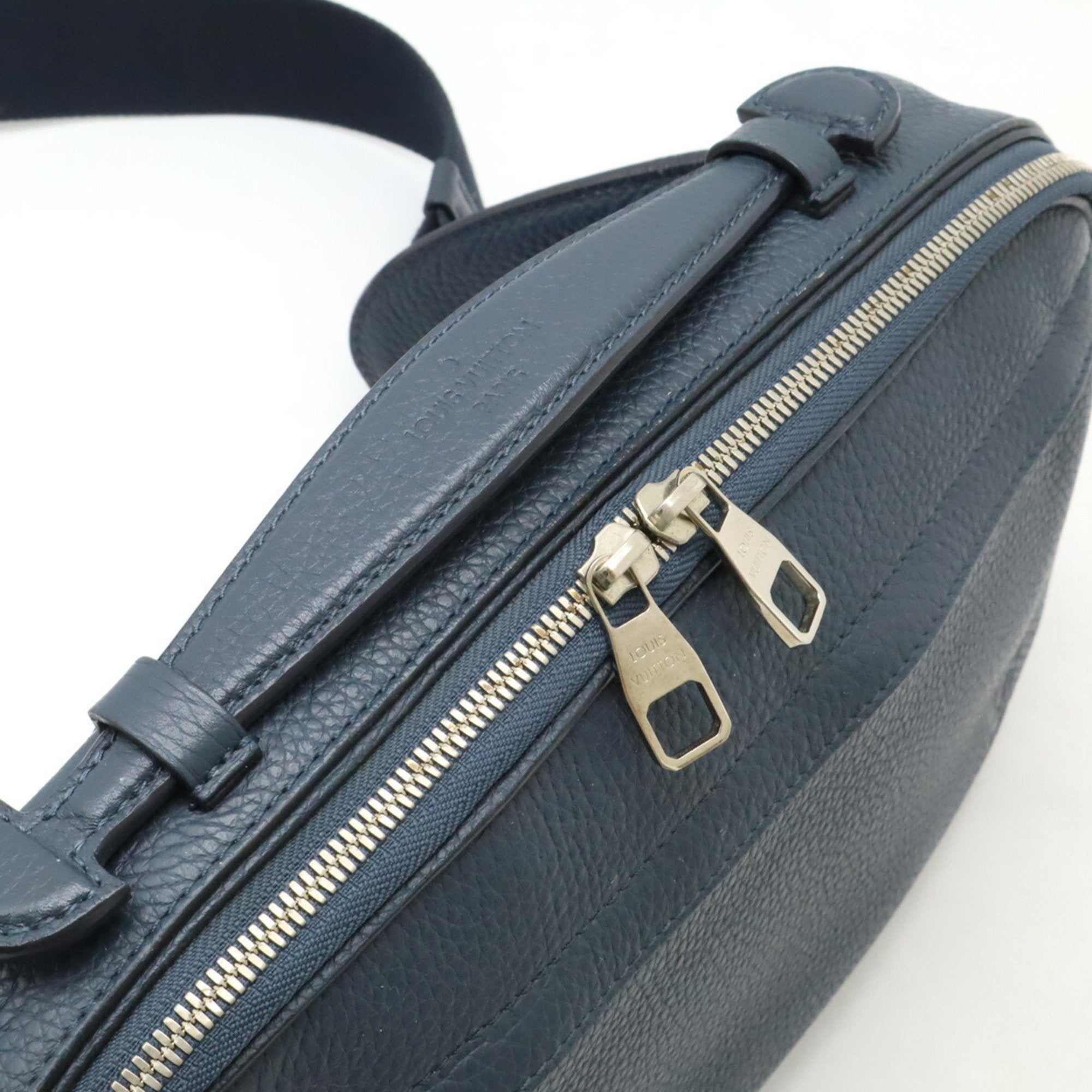 Louis Vuitton Navy Leather Shoulder Bag Sling Bag (Pre-Owned)