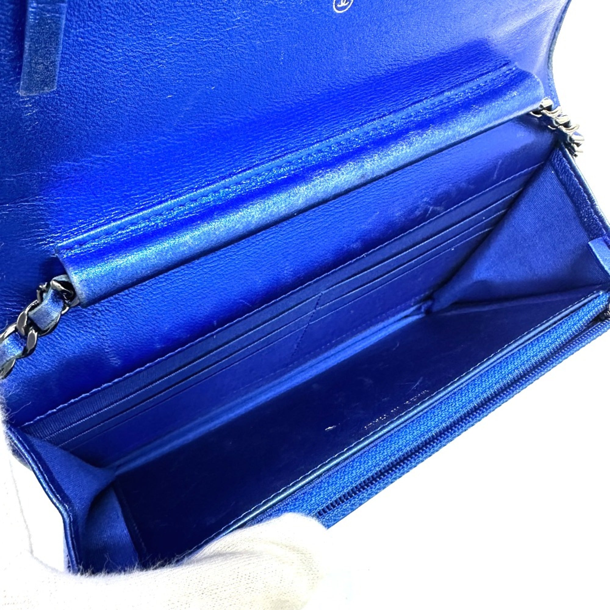 Chanel Blue Leather Shoulder Bag (Pre-Owned)