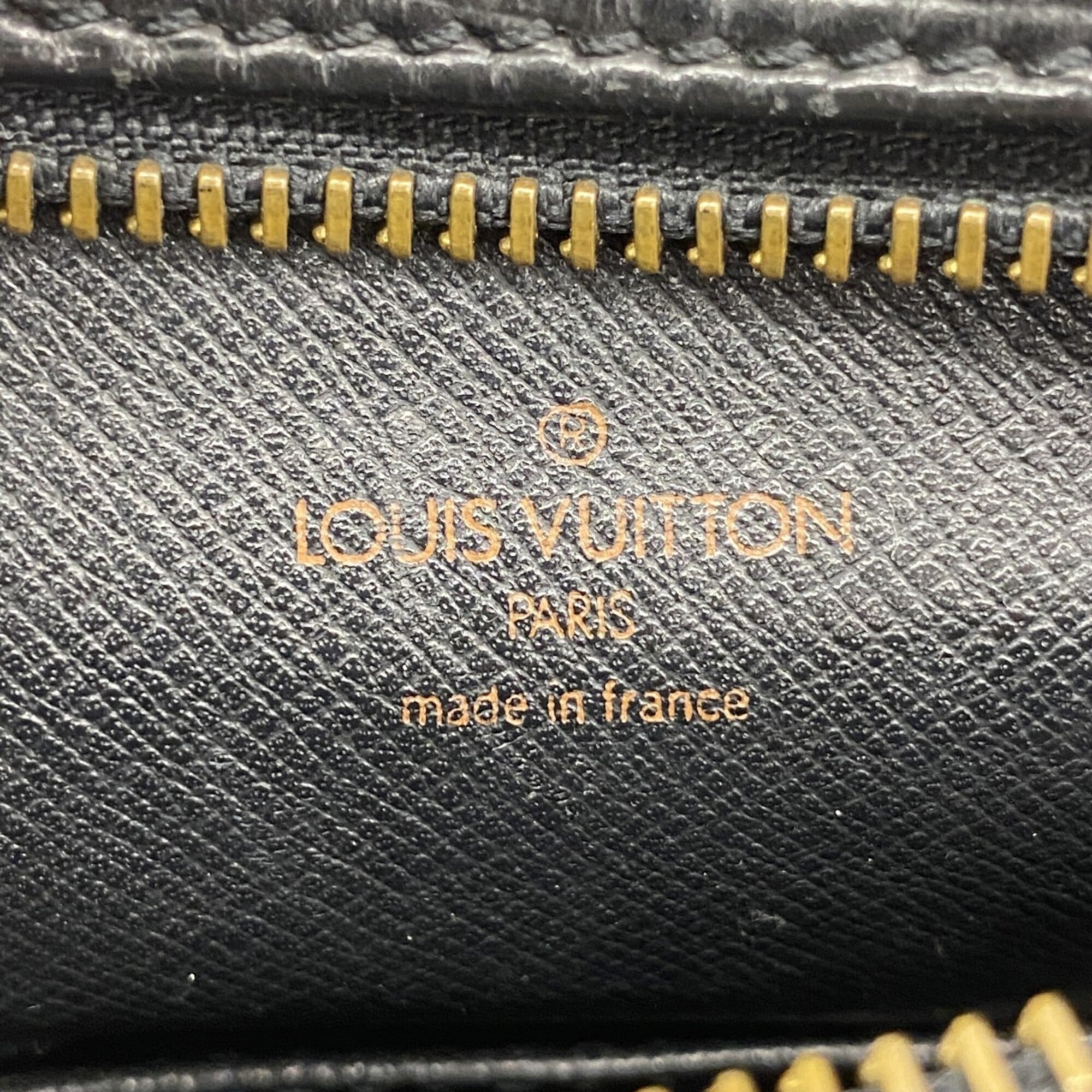 Louis Vuitton Noir Shoulder Bag (Pre-Owned)