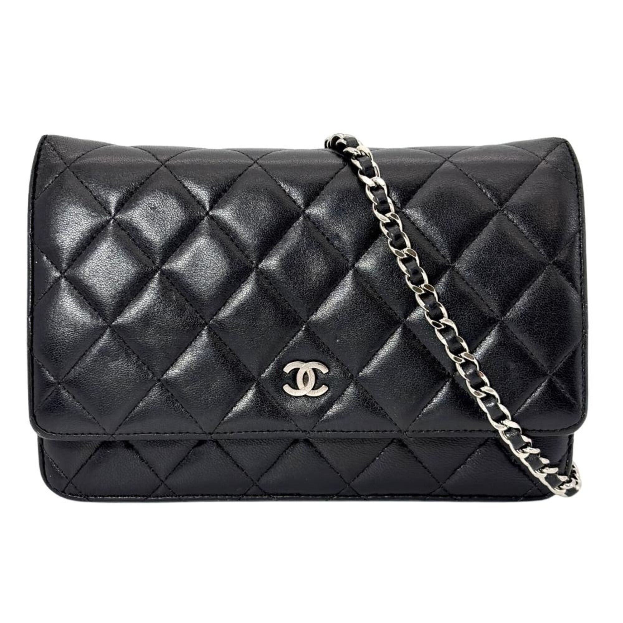 Chanel Black Leather Shoulder Bag (Pre-Owned)