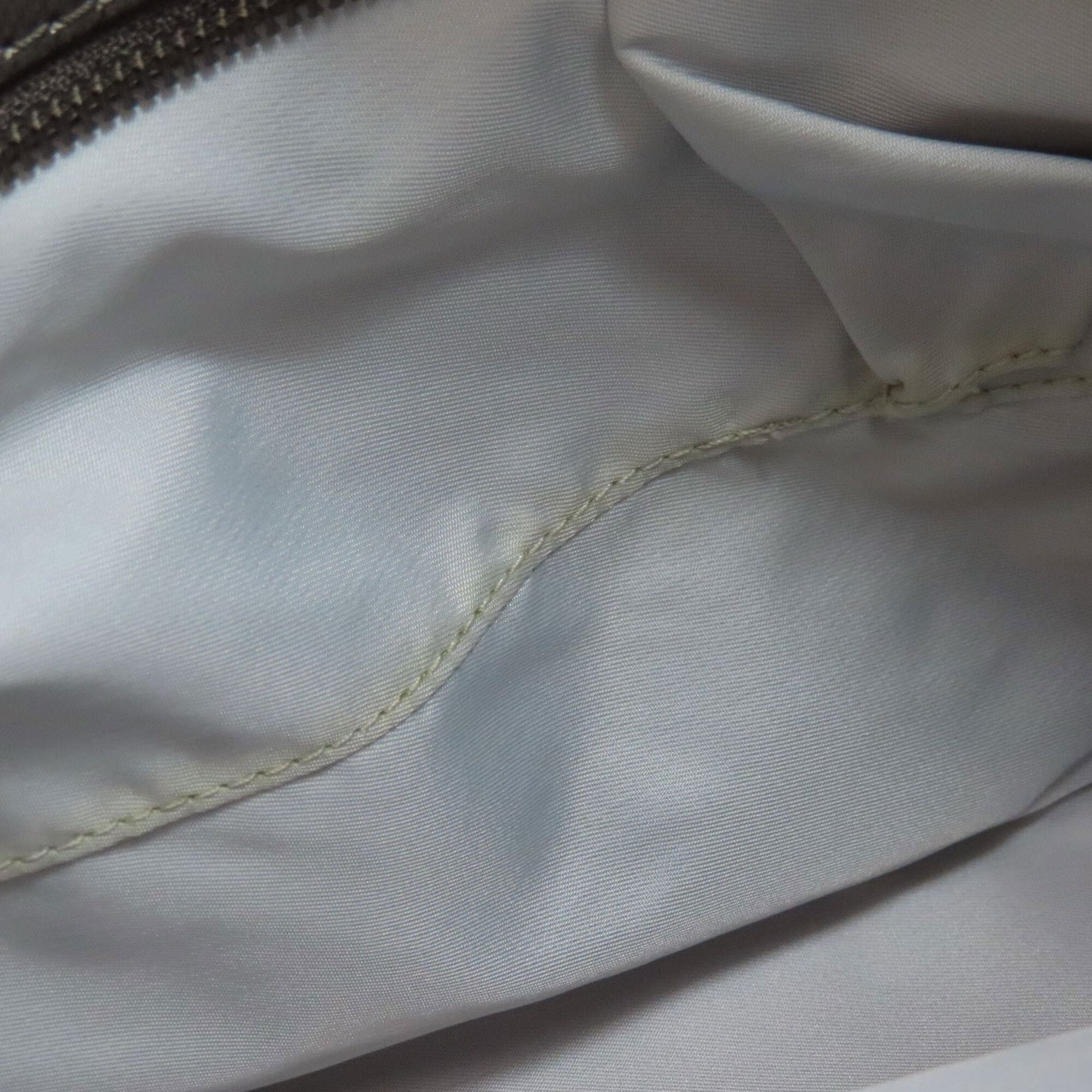 Chanel Silver White Leather Handbag (Pre-Owned)
