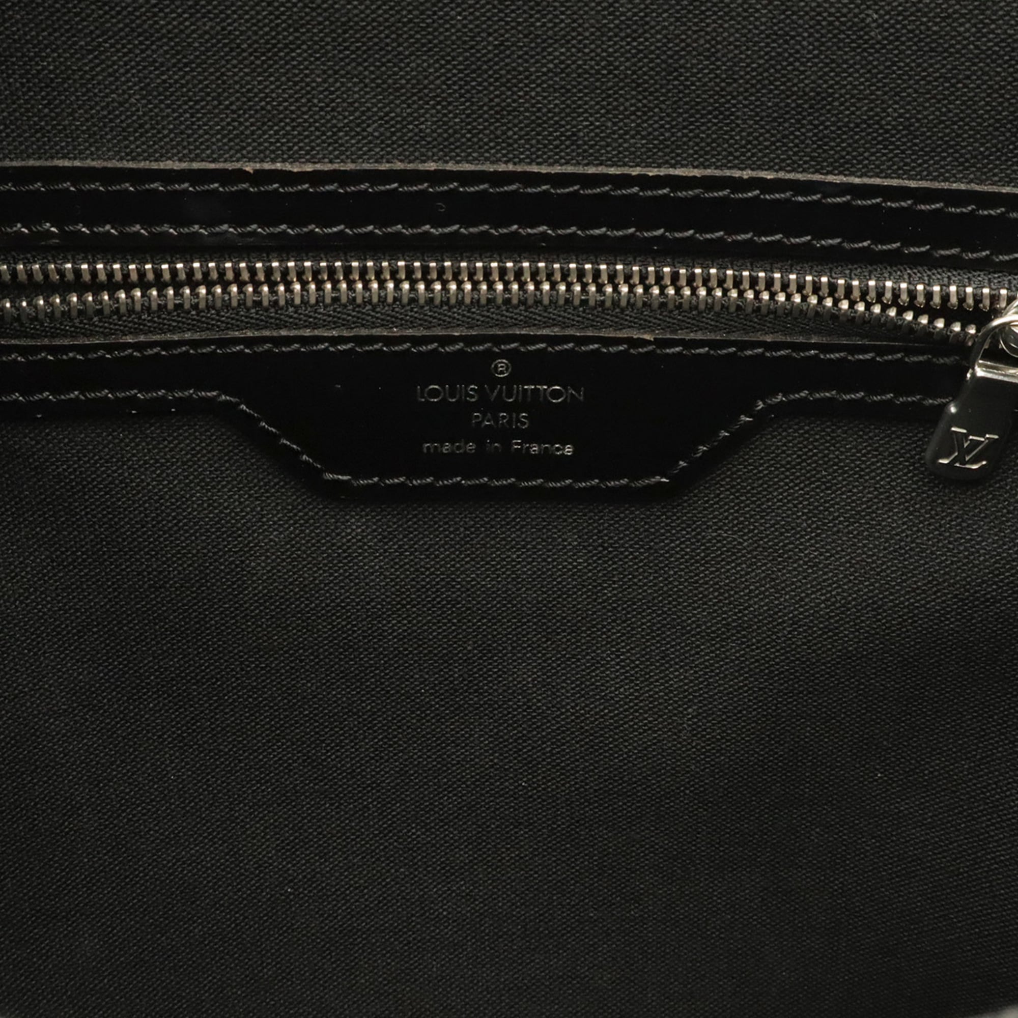 Louis Vuitton Ardoise Black Taiga Leather Shoulder Bag (Pre-Owned)