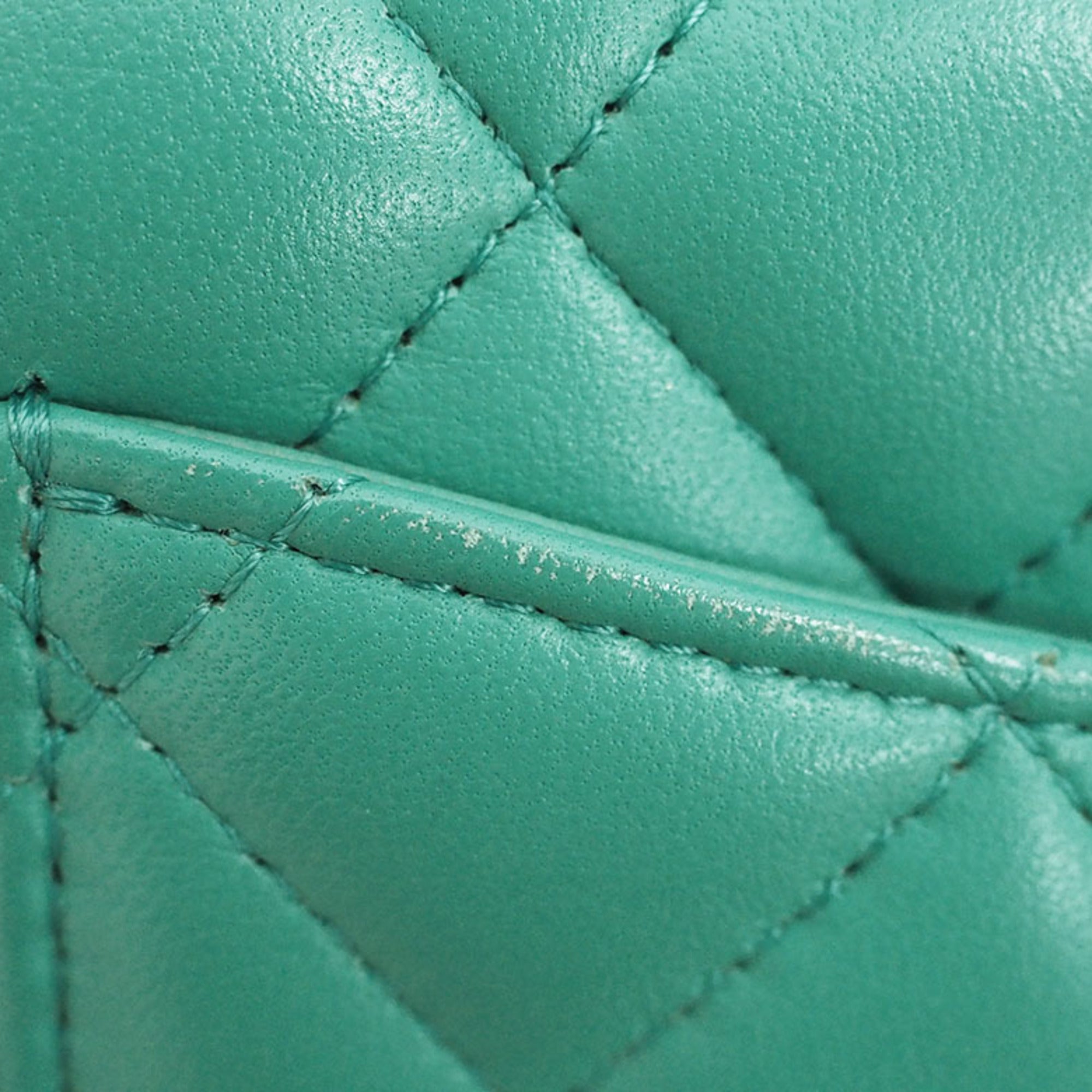 Chanel Green Shoulder Bag (Pre-Owned)