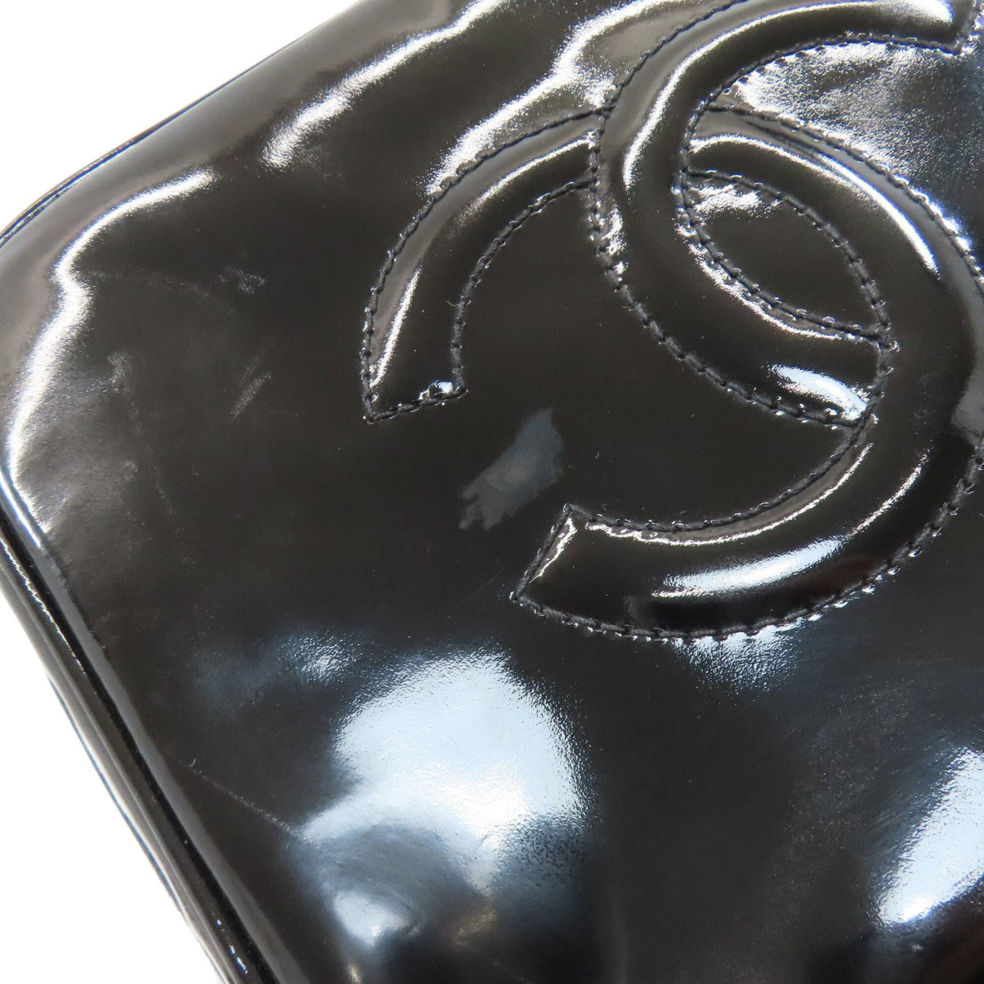 Chanel Black Patent Leather Handbag (Pre-Owned)
