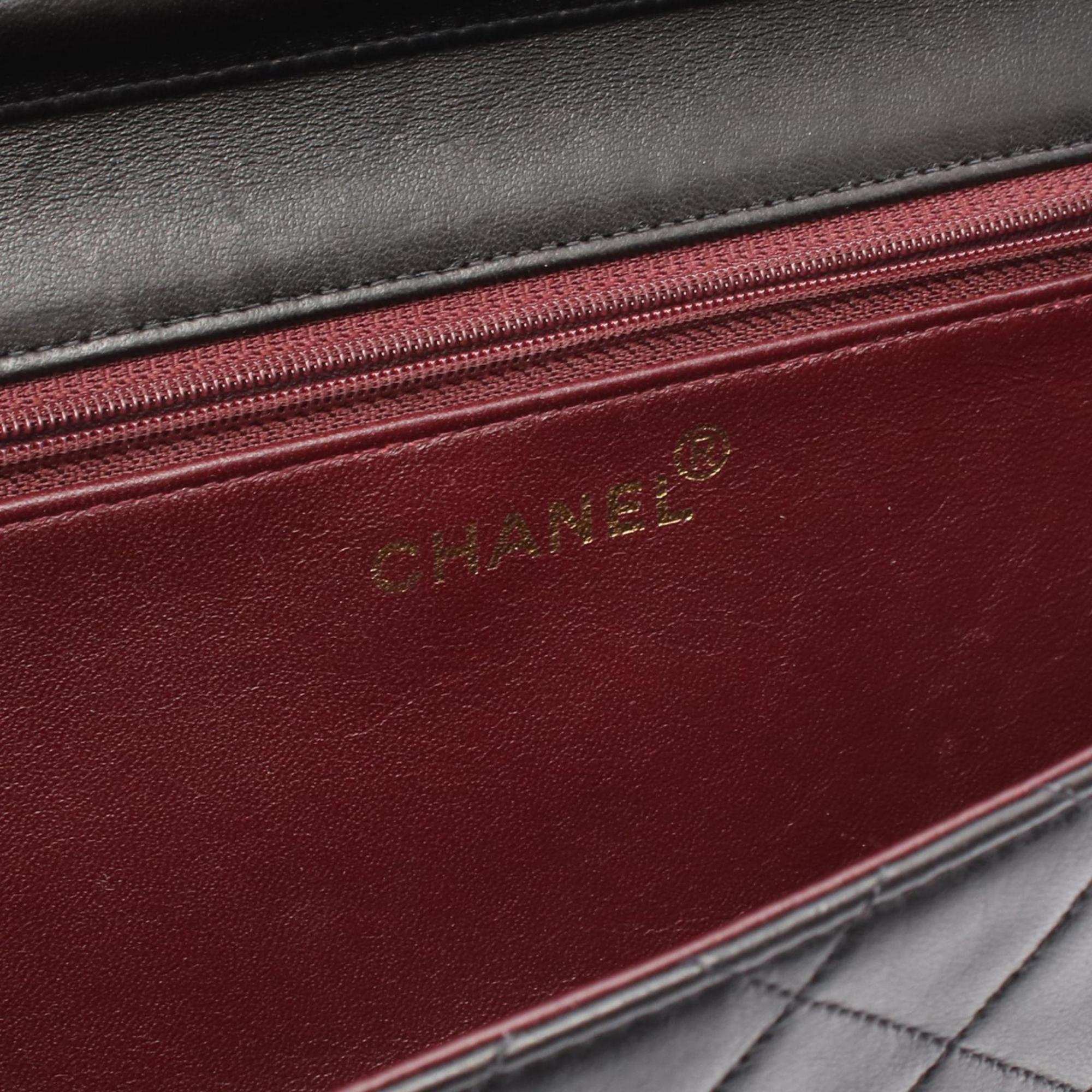 Chanel Black Leather Shoulder Bag (Pre-Owned)