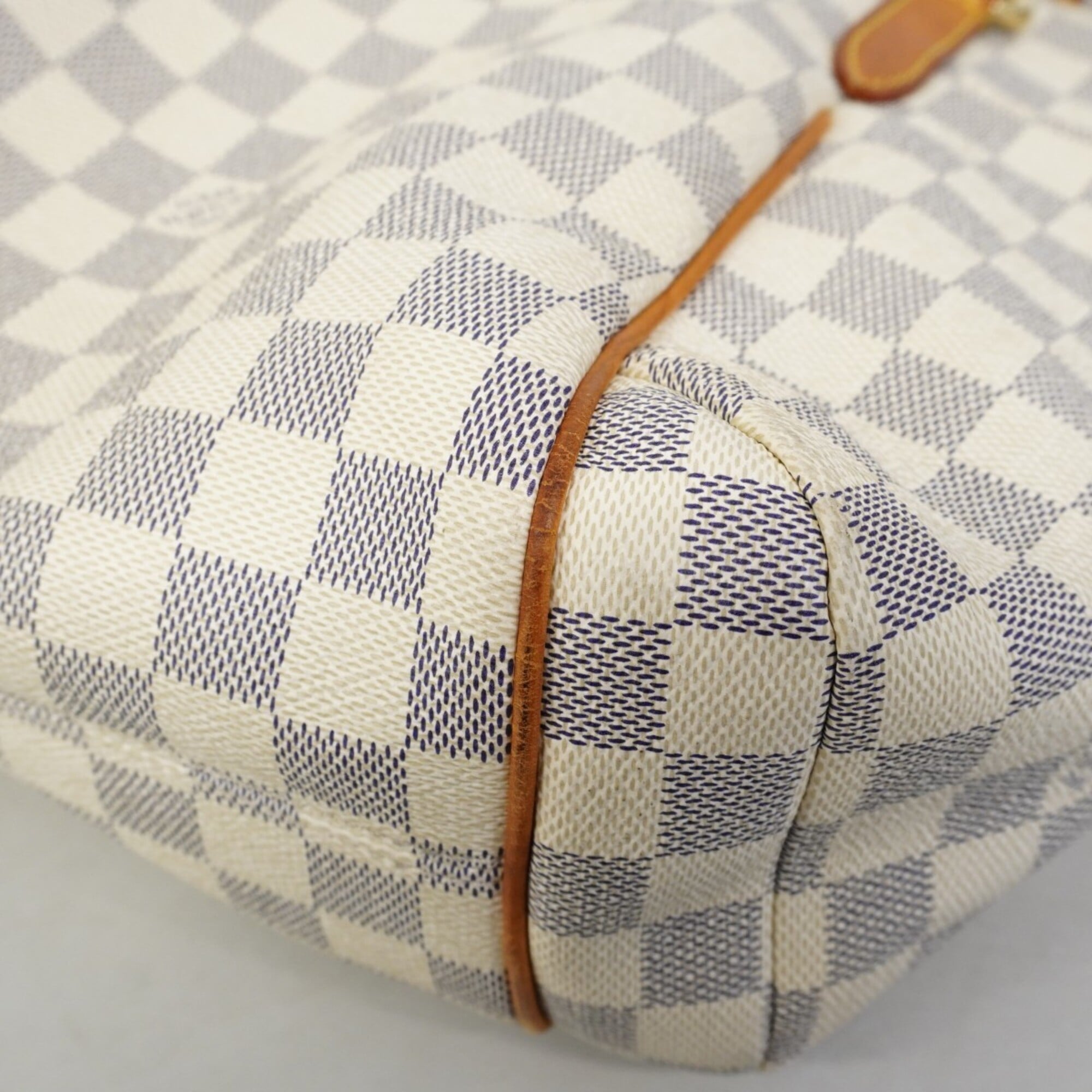 Louis Vuitton White Tote Bag (Pre-Owned)