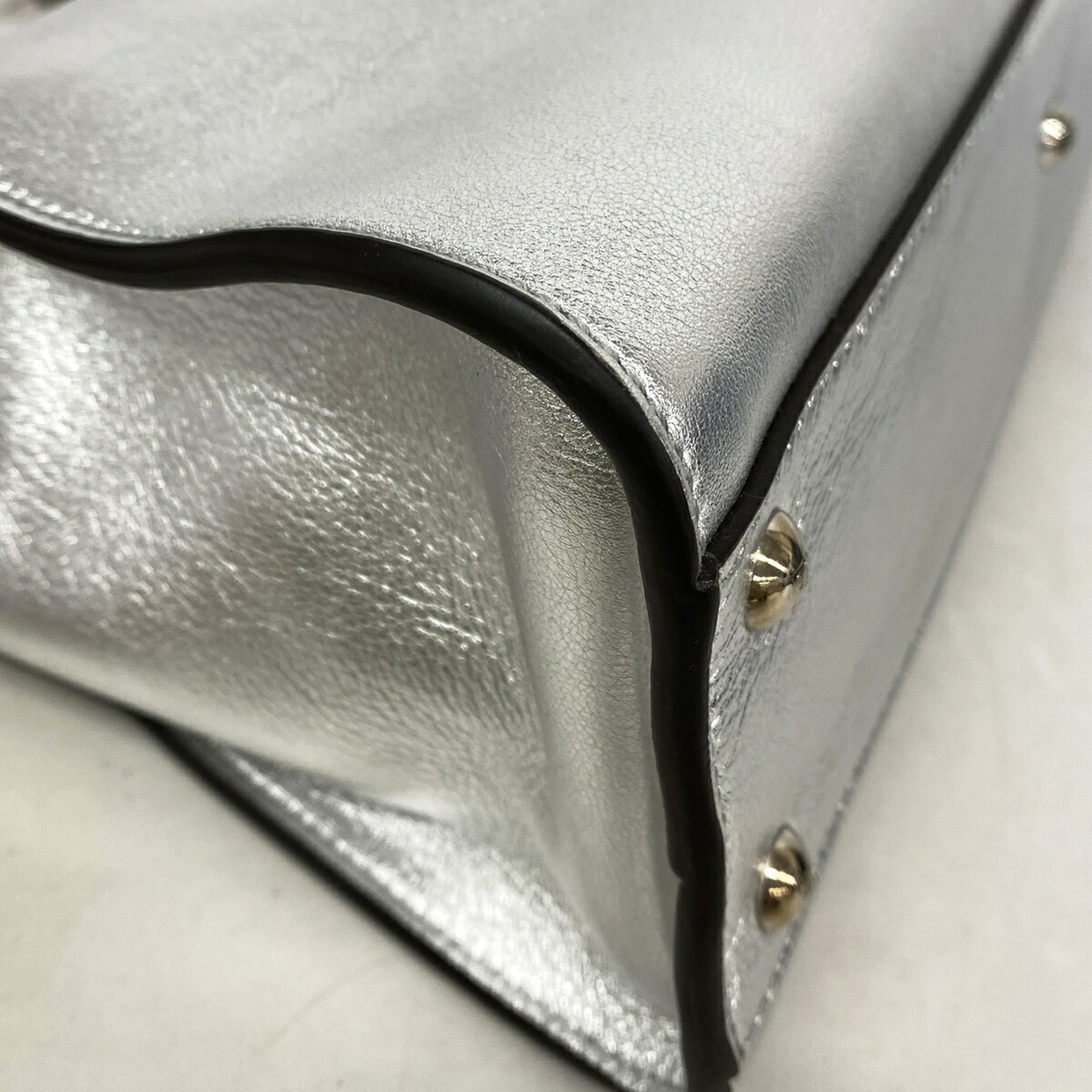 Fendi Silver Leather Handbag (Pre-Owned)