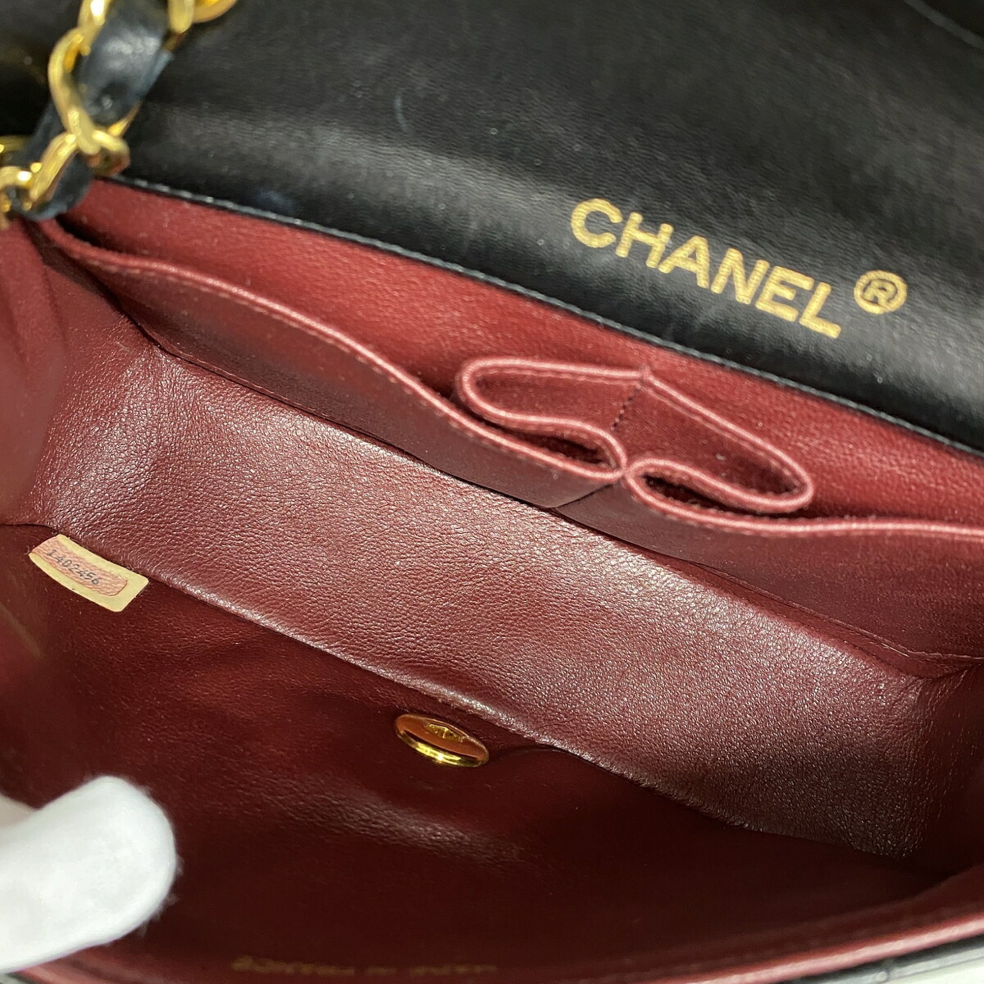 Chanel Black Leather Shoulder Bag (Pre-Owned)